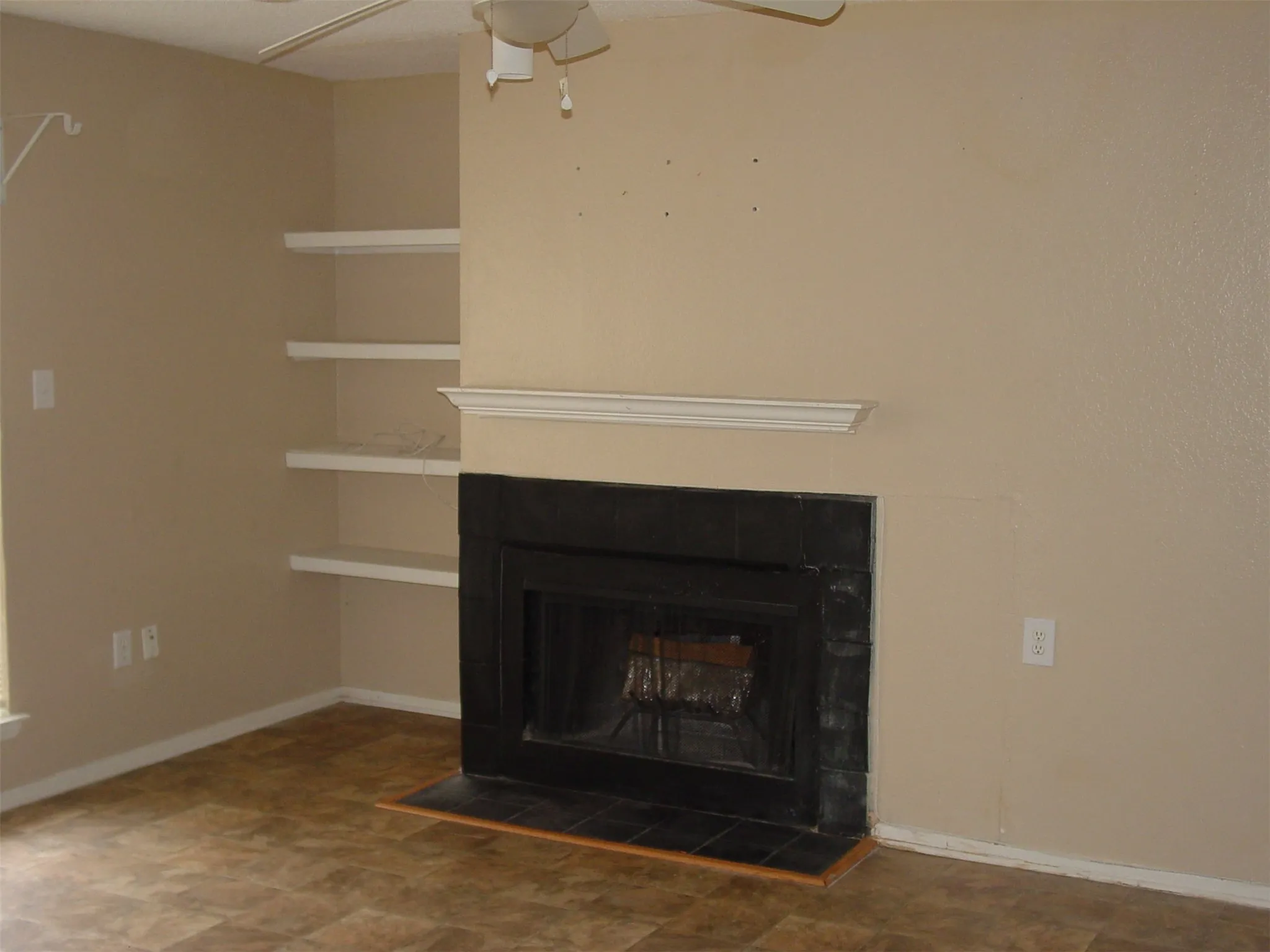 Condominium For Sale in Dallas County , 9609 Walnut Street 10104, Dallas, Texas 75243, 1 Bedroom, 1 Bathroom, Garage spaces, 759 Sqft, built in 1983, Price $90,000, mls#21345895, Real Estate Agent in Dallas, Homes For Sale in Dallas county, Homes For Sale in Dallas, Realtor in Dallas Texas, Real Estate Brokerage Independent Realty Texas, Luminita Cordes Realtor