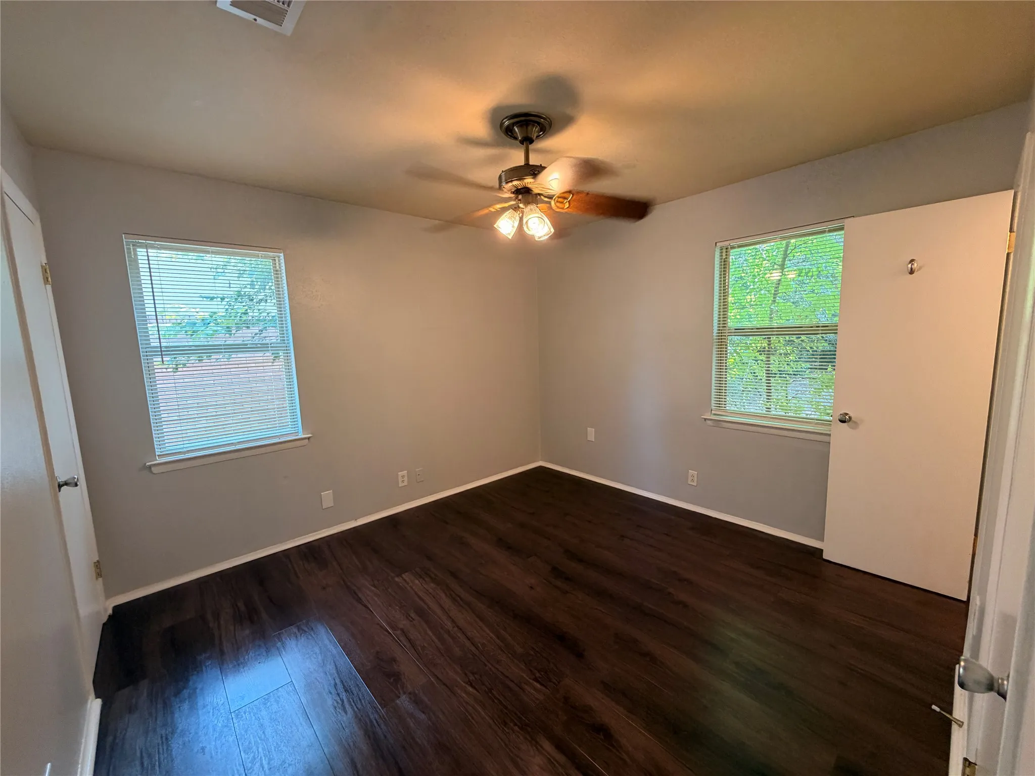 Single Family Residence For Rent in Tarrant County , 825 Bryan Drive, Bedford, Texas 76022, 3 Bedroom, 2 Bathroom, 1 Garage spaces, 1,012 Sqft, built in 1960, mls#21345897, Real Estate Agent in Bedford, Homes For Rent in Tarrant county, Homes For Rent in Bedford, Realtor in Bedford Texas, Real Estate Brokerage Independent Realty Texas, Luminita Cordes Realtor