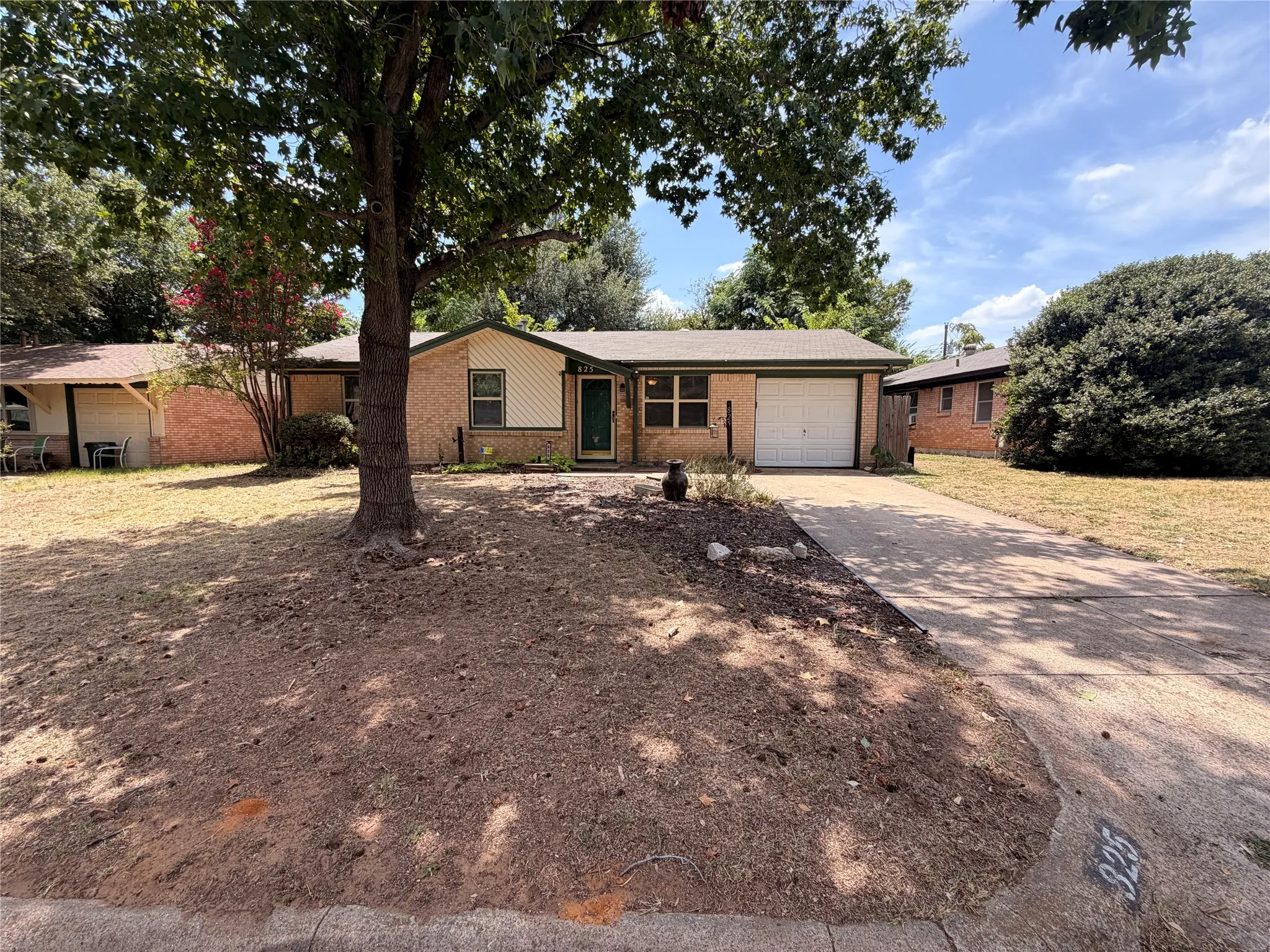 Single Family Residence For Rent in Tarrant County , 825 Bryan Drive, Bedford, Texas 76022, 3 Bedroom, 2 Bathroom, 1 Garage spaces, 1,012 Sqft, built in 1960, mls#21345897, Real Estate Agent in Bedford, Homes For Rent in Tarrant county, Homes For Rent in Bedford, Realtor in Bedford Texas, Real Estate Brokerage Independent Realty Texas, Luminita Cordes Realtor