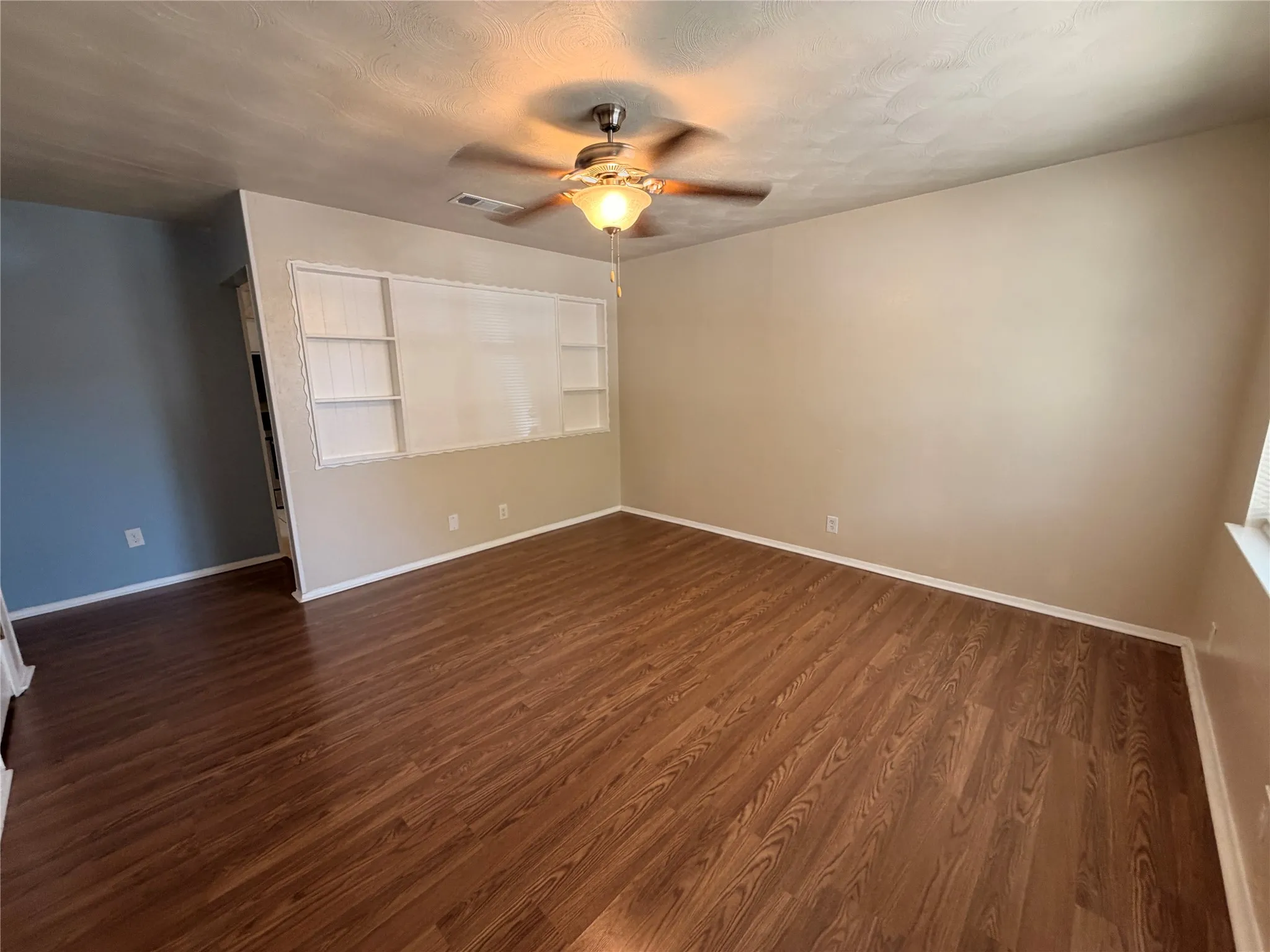 Single Family Residence For Rent in Tarrant County , 825 Bryan Drive, Bedford, Texas 76022, 3 Bedroom, 2 Bathroom, 1 Garage spaces, 1,012 Sqft, built in 1960, mls#21345897, Real Estate Agent in Bedford, Homes For Rent in Tarrant county, Homes For Rent in Bedford, Realtor in Bedford Texas, Real Estate Brokerage Independent Realty Texas, Luminita Cordes Realtor