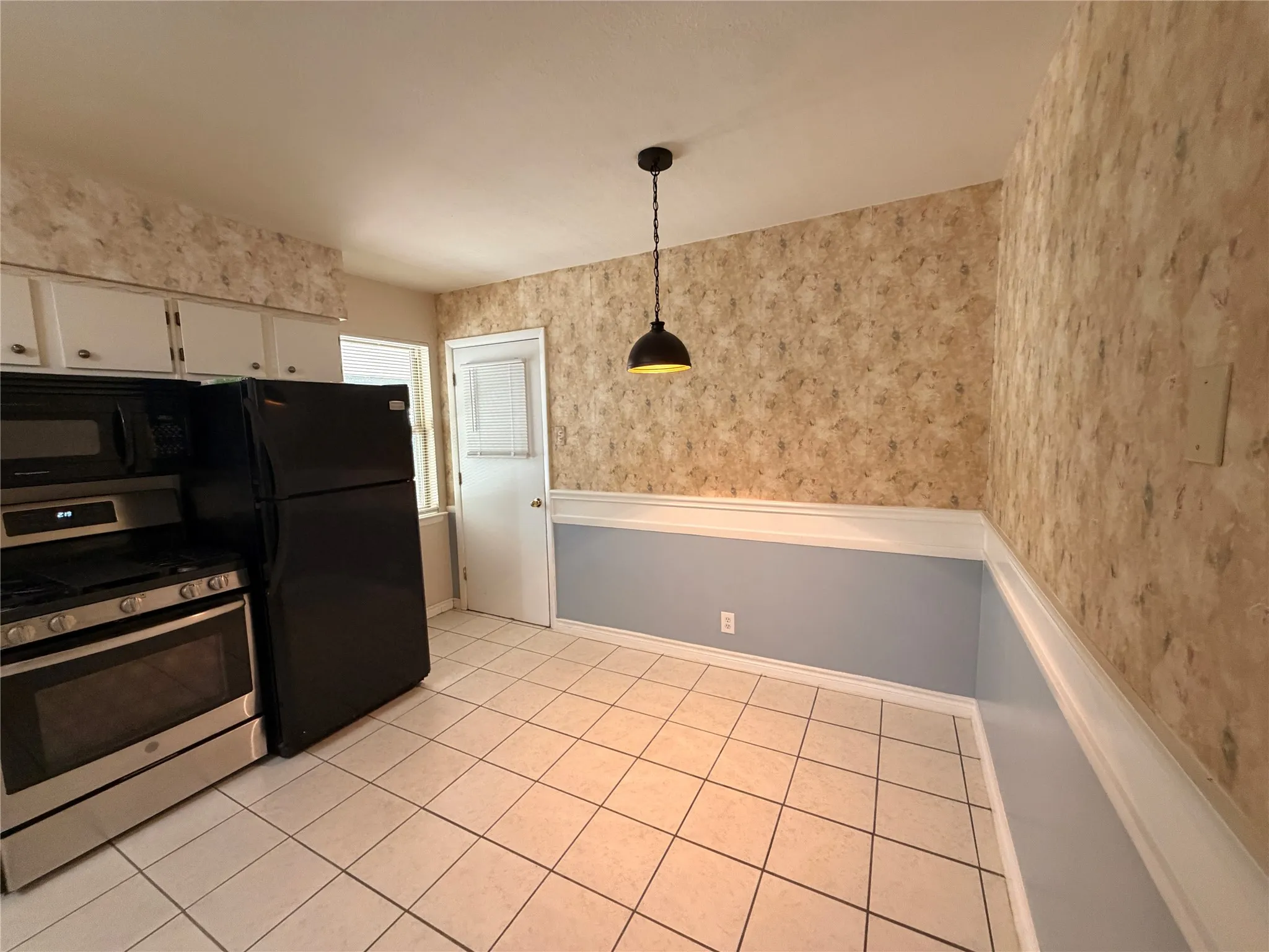 Single Family Residence For Rent in Tarrant County , 825 Bryan Drive, Bedford, Texas 76022, 3 Bedroom, 2 Bathroom, 1 Garage spaces, 1,012 Sqft, built in 1960, mls#21345897, Real Estate Agent in Bedford, Homes For Rent in Tarrant county, Homes For Rent in Bedford, Realtor in Bedford Texas, Real Estate Brokerage Independent Realty Texas, Luminita Cordes Realtor