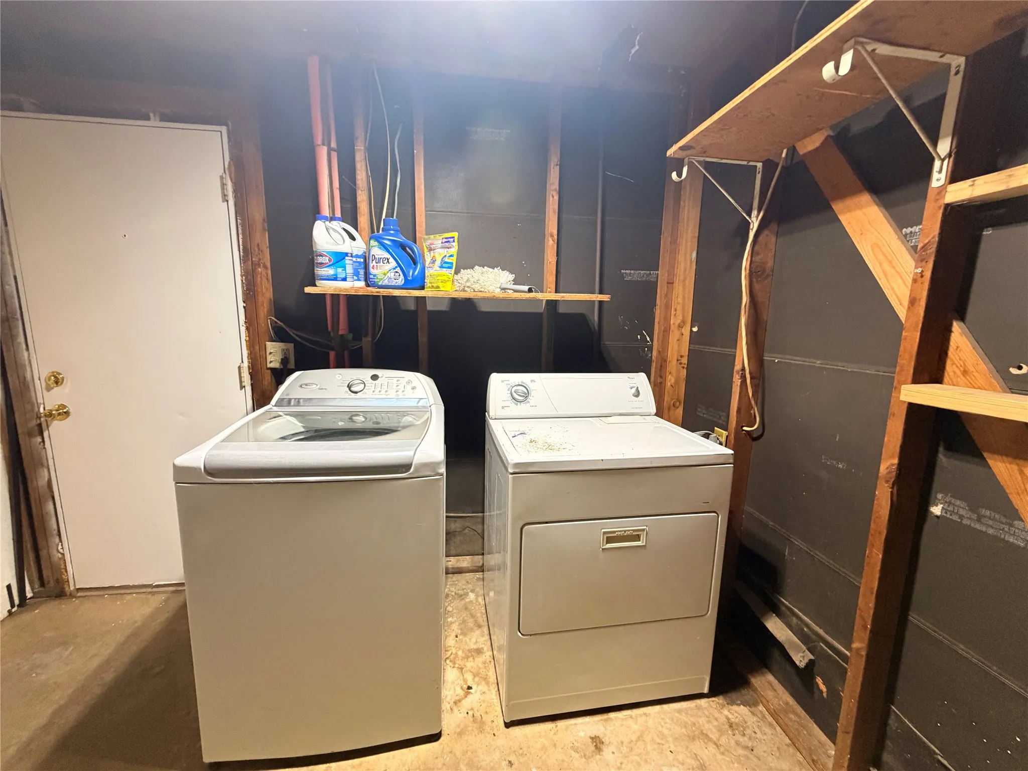 Single Family Residence For Rent in Tarrant County , 825 Bryan Drive, Bedford, Texas 76022, 3 Bedroom, 2 Bathroom, 1 Garage spaces, 1,012 Sqft, built in 1960, mls#21345897, Real Estate Agent in Bedford, Homes For Rent in Tarrant county, Homes For Rent in Bedford, Realtor in Bedford Texas, Real Estate Brokerage Independent Realty Texas, Luminita Cordes Realtor