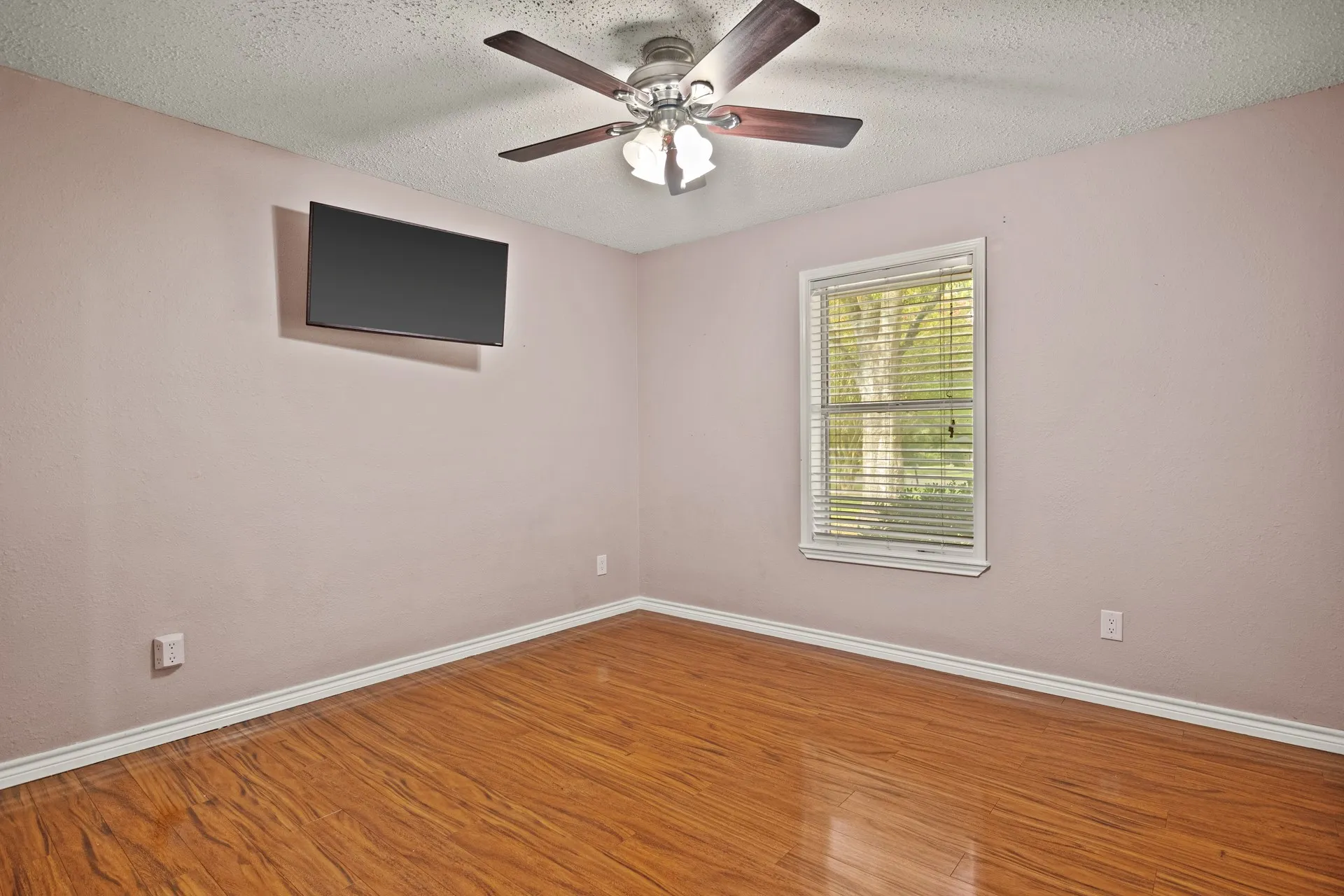 Single Family Residence For Sale in Camp County , 419 County Road 4164, Pittsburg, Texas 75686, 3 Bedroom, 2 Bathroom, 2 Garage spaces, 1,537 Sqft, built in 1977, mls#21345878, Real Estate Agent in Pittsburg, Homes For Sale in Camp county, Homes For Sale in Pittsburg, Realtor in Pittsburg Texas, Real Estate Brokerage Independent Realty Texas, Luminita Cordes Realtor