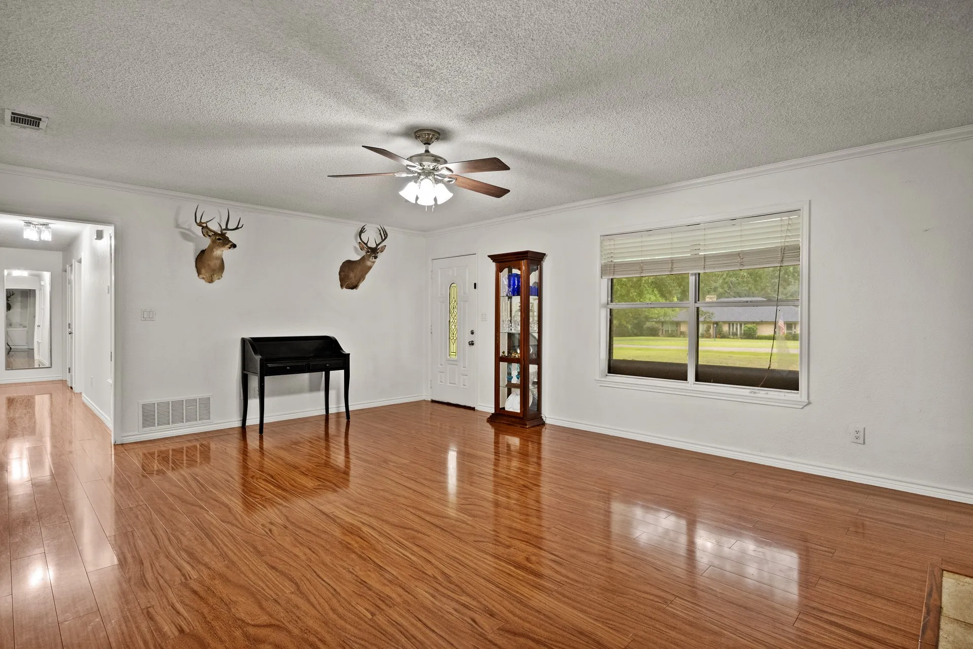 Single Family Residence For Sale in Camp County , 419 County Road 4164, Pittsburg, Texas 75686, 3 Bedroom, 2 Bathroom, 2 Garage spaces, 1,537 Sqft, built in 1977, mls#21345878, Real Estate Agent in Pittsburg, Homes For Sale in Camp county, Homes For Sale in Pittsburg, Realtor in Pittsburg Texas, Real Estate Brokerage Independent Realty Texas, Luminita Cordes Realtor