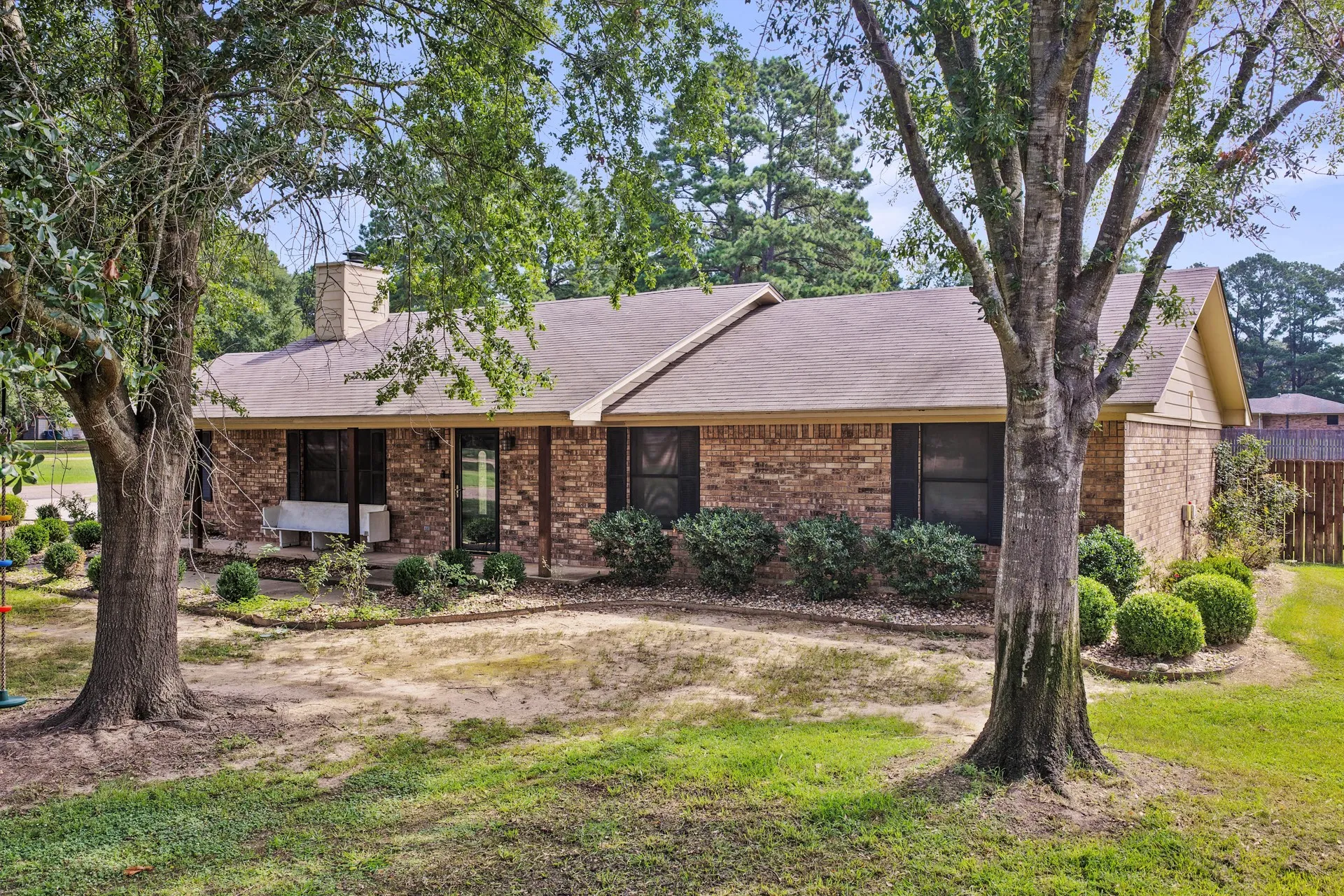 Single Family Residence For Sale in Camp County , 419 County Road 4164, Pittsburg, Texas 75686, 3 Bedroom, 2 Bathroom, 2 Garage spaces, 1,537 Sqft, built in 1977, mls#21345878, Real Estate Agent in Pittsburg, Homes For Sale in Camp county, Homes For Sale in Pittsburg, Realtor in Pittsburg Texas, Real Estate Brokerage Independent Realty Texas, Luminita Cordes Realtor