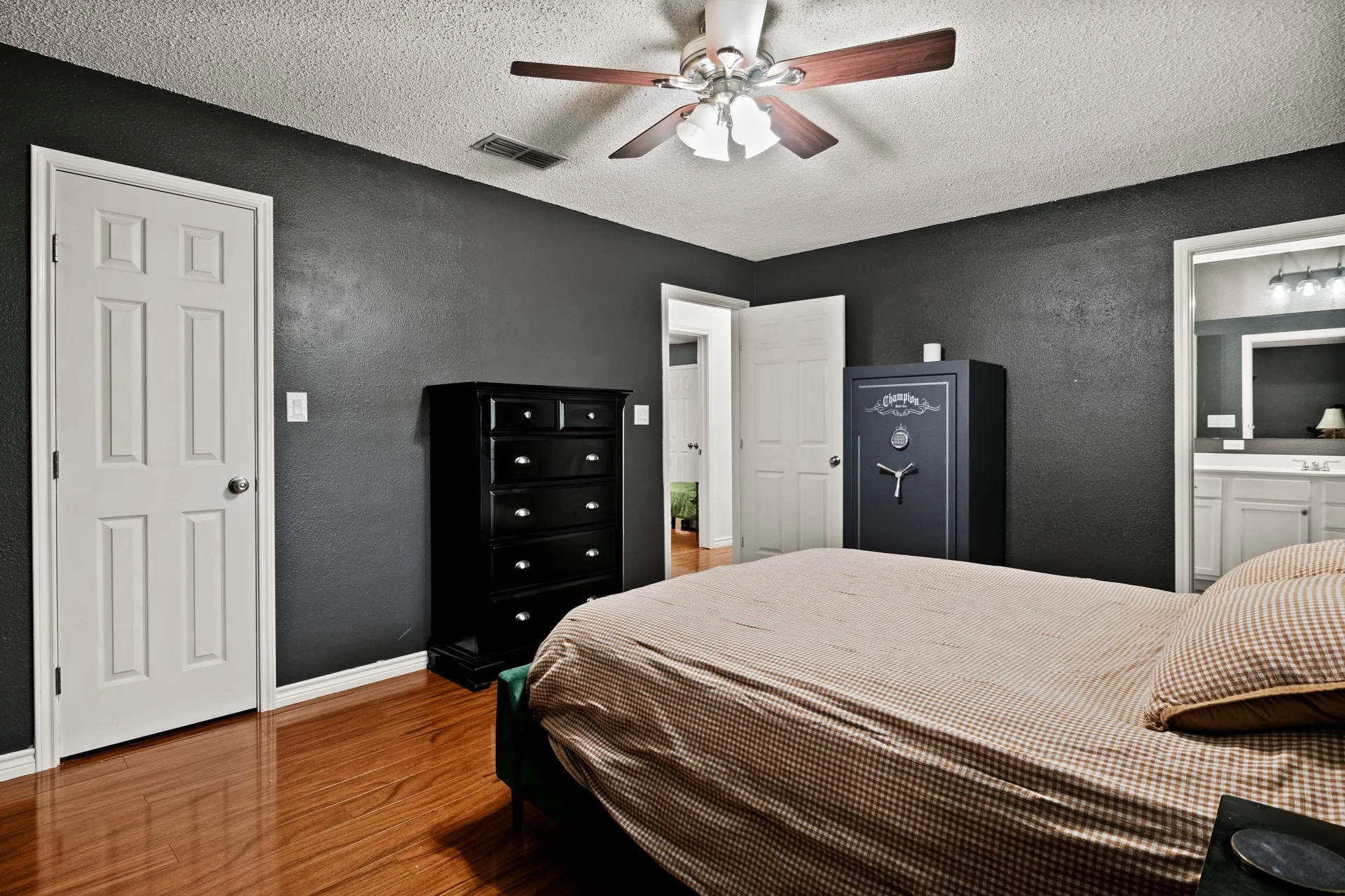 Single Family Residence For Sale in Camp County , 419 County Road 4164, Pittsburg, Texas 75686, 3 Bedroom, 2 Bathroom, 2 Garage spaces, 1,537 Sqft, built in 1977, mls#21345878, Real Estate Agent in Pittsburg, Homes For Sale in Camp county, Homes For Sale in Pittsburg, Realtor in Pittsburg Texas, Real Estate Brokerage Independent Realty Texas, Luminita Cordes Realtor