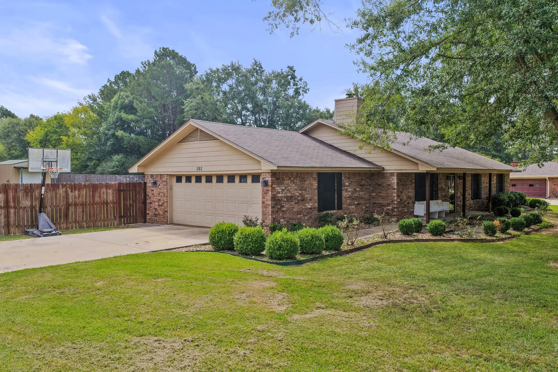 Single Family Residence For Sale in Camp County , 419 County Road 4164, Pittsburg, Texas 75686, 3 Bedroom, 2 Bathroom, 2 Garage spaces, 1,537 Sqft, built in 1977, mls#21345878, Real Estate Agent in Pittsburg, Homes For Sale in Camp county, Homes For Sale in Pittsburg, Realtor in Pittsburg Texas, Real Estate Brokerage Independent Realty Texas, Luminita Cordes Realtor