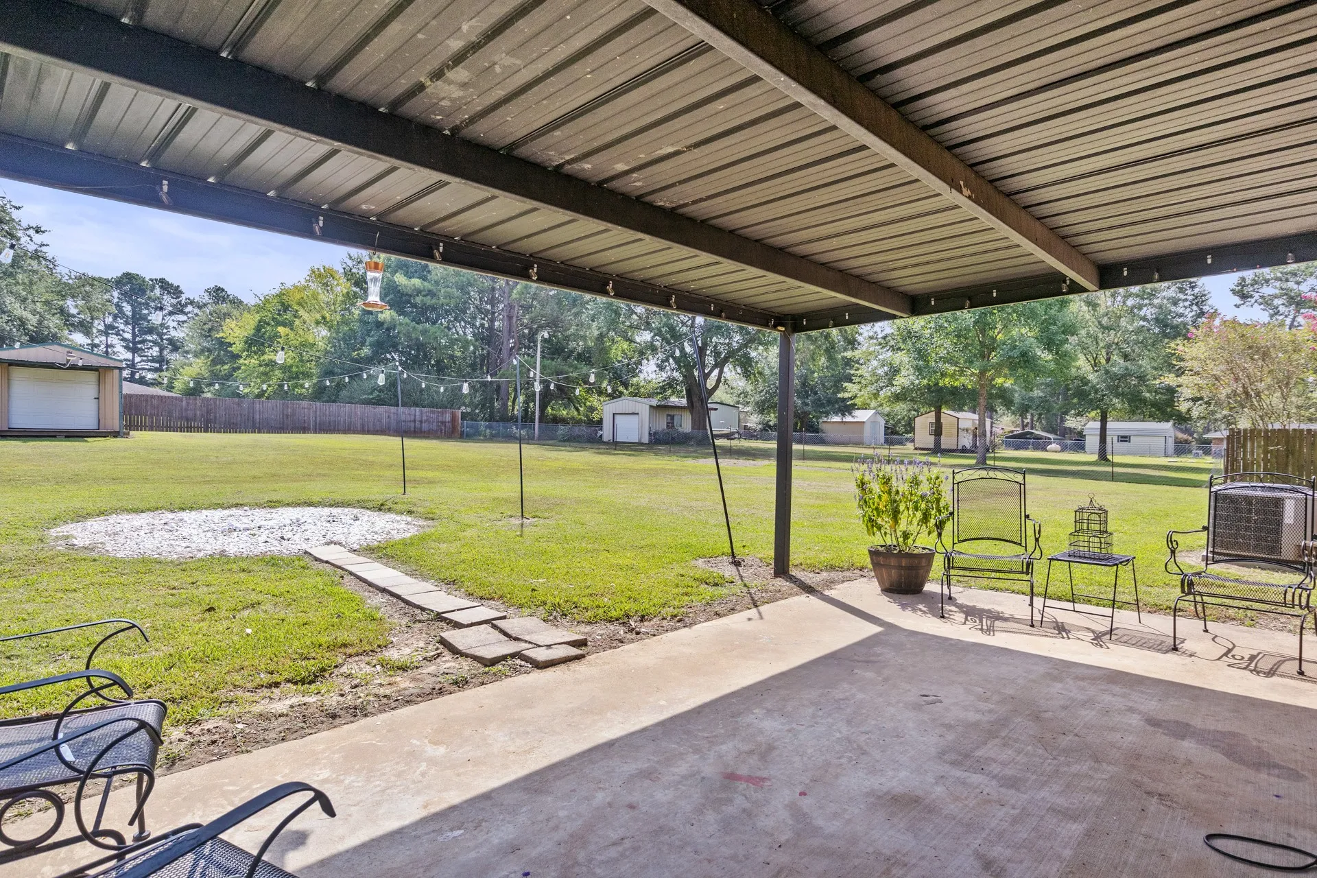 Single Family Residence For Sale in Camp County , 419 County Road 4164, Pittsburg, Texas 75686, 3 Bedroom, 2 Bathroom, 2 Garage spaces, 1,537 Sqft, built in 1977, mls#21345878, Real Estate Agent in Pittsburg, Homes For Sale in Camp county, Homes For Sale in Pittsburg, Realtor in Pittsburg Texas, Real Estate Brokerage Independent Realty Texas, Luminita Cordes Realtor