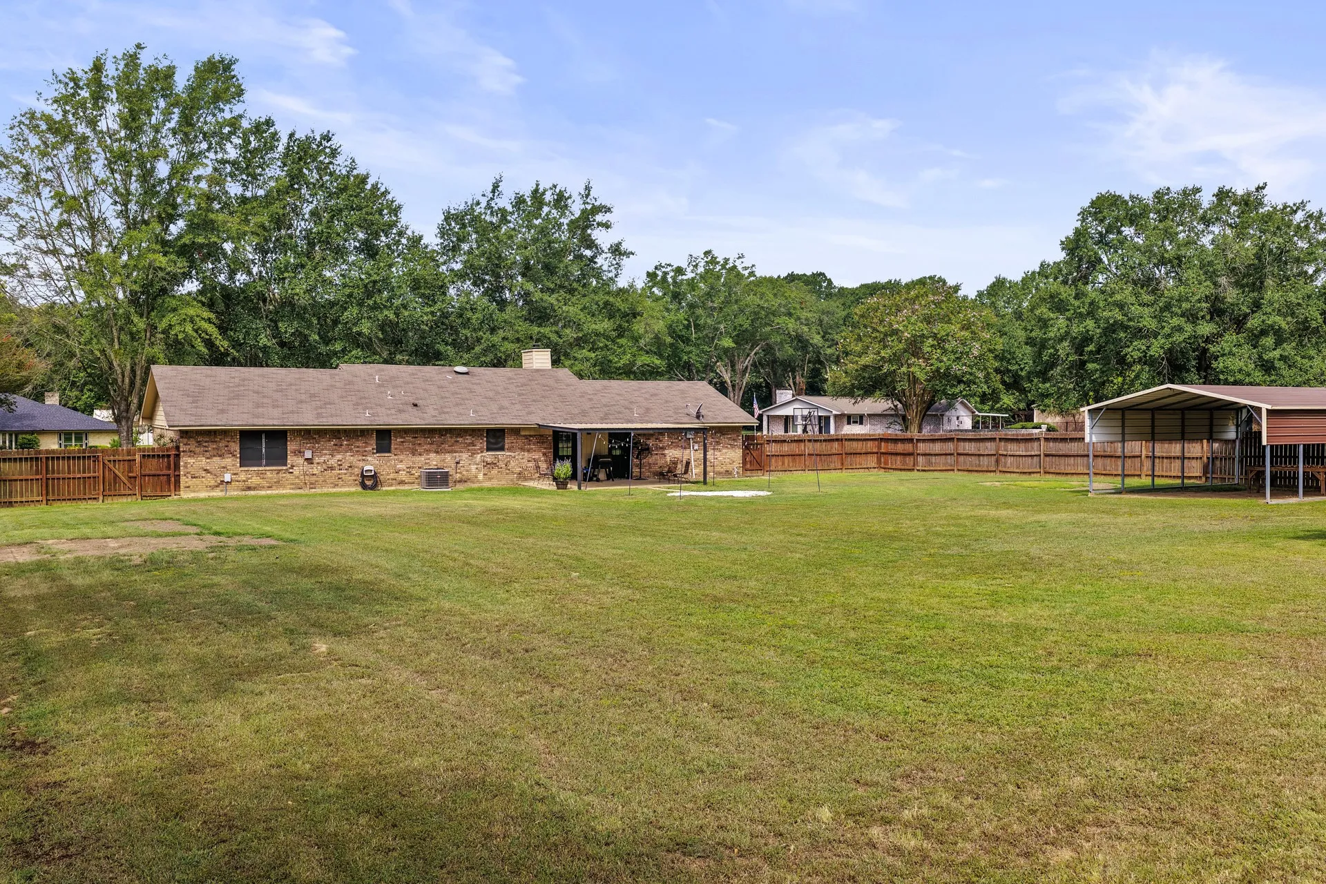 Single Family Residence For Sale in Camp County , 419 County Road 4164, Pittsburg, Texas 75686, 3 Bedroom, 2 Bathroom, 2 Garage spaces, 1,537 Sqft, built in 1977, mls#21345878, Real Estate Agent in Pittsburg, Homes For Sale in Camp county, Homes For Sale in Pittsburg, Realtor in Pittsburg Texas, Real Estate Brokerage Independent Realty Texas, Luminita Cordes Realtor