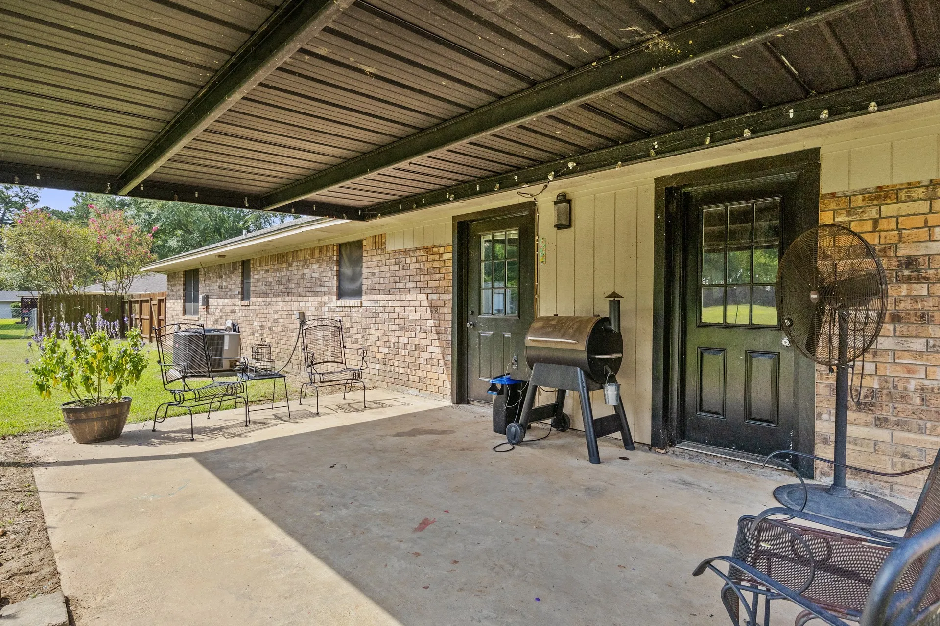 Single Family Residence For Sale in Camp County , 419 County Road 4164, Pittsburg, Texas 75686, 3 Bedroom, 2 Bathroom, 2 Garage spaces, 1,537 Sqft, built in 1977, mls#21345878, Real Estate Agent in Pittsburg, Homes For Sale in Camp county, Homes For Sale in Pittsburg, Realtor in Pittsburg Texas, Real Estate Brokerage Independent Realty Texas, Luminita Cordes Realtor