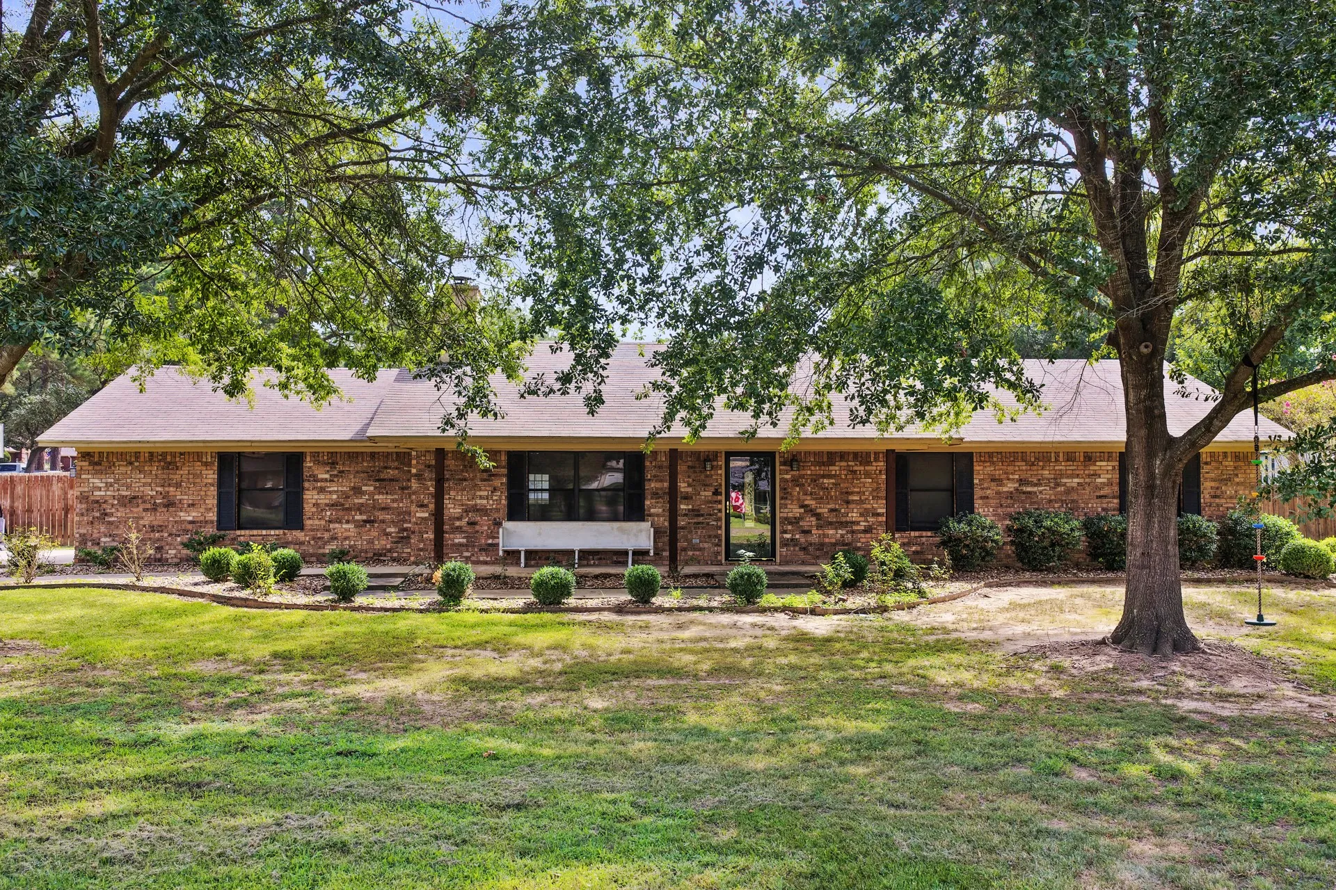 Single Family Residence For Sale in Camp County , 419 County Road 4164, Pittsburg, Texas 75686, 3 Bedroom, 2 Bathroom, 2 Garage spaces, 1,537 Sqft, built in 1977, mls#21345878, Real Estate Agent in Pittsburg, Homes For Sale in Camp county, Homes For Sale in Pittsburg, Realtor in Pittsburg Texas, Real Estate Brokerage Independent Realty Texas, Luminita Cordes Realtor