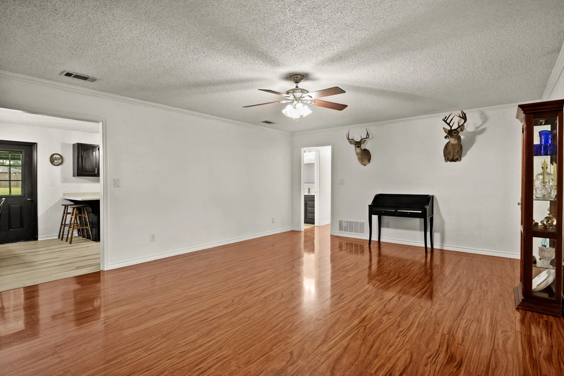 Single Family Residence For Sale in Camp County , 419 County Road 4164, Pittsburg, Texas 75686, 3 Bedroom, 2 Bathroom, 2 Garage spaces, 1,537 Sqft, built in 1977, mls#21345878, Real Estate Agent in Pittsburg, Homes For Sale in Camp county, Homes For Sale in Pittsburg, Realtor in Pittsburg Texas, Real Estate Brokerage Independent Realty Texas, Luminita Cordes Realtor