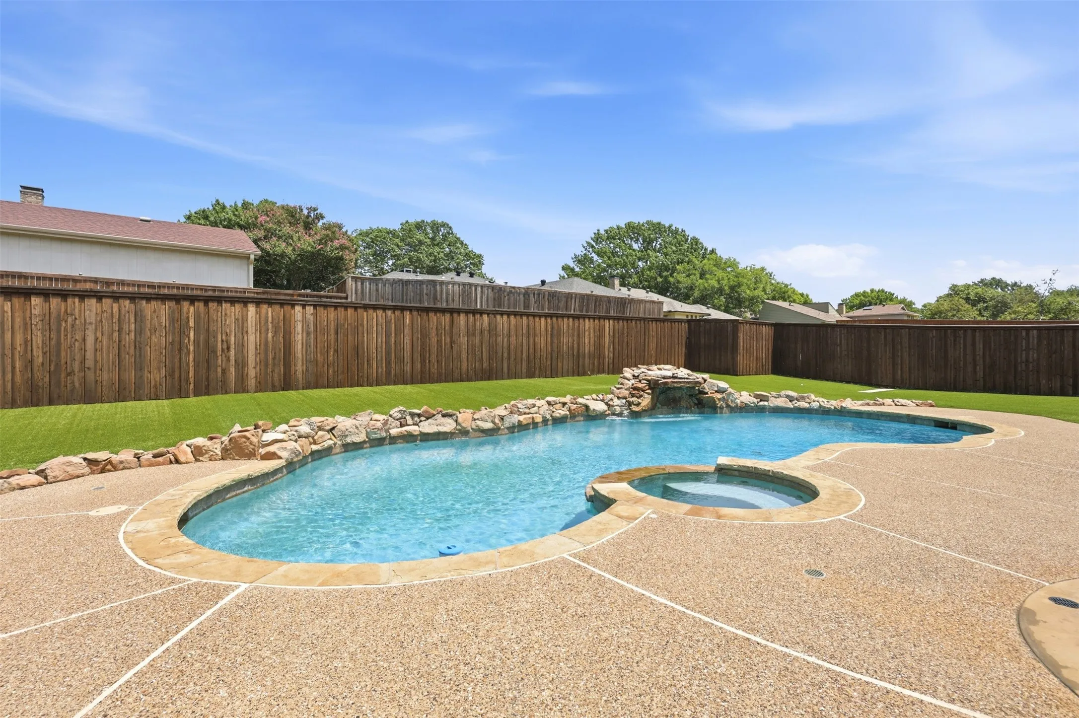 Single Family Residence For Sale in Collin County , 3901 Leon Drive, Plano, Texas 75074, 4 Bedroom, 3 Bathroom, 2 Garage spaces, 2,714 Sqft, built in 1982, mls#21343180, Real Estate Agent in Plano, Homes For Sale in Collin county, Homes For Sale in Plano, Realtor in Plano Texas, Real Estate Brokerage Independent Realty Texas, Luminita Cordes Realtor