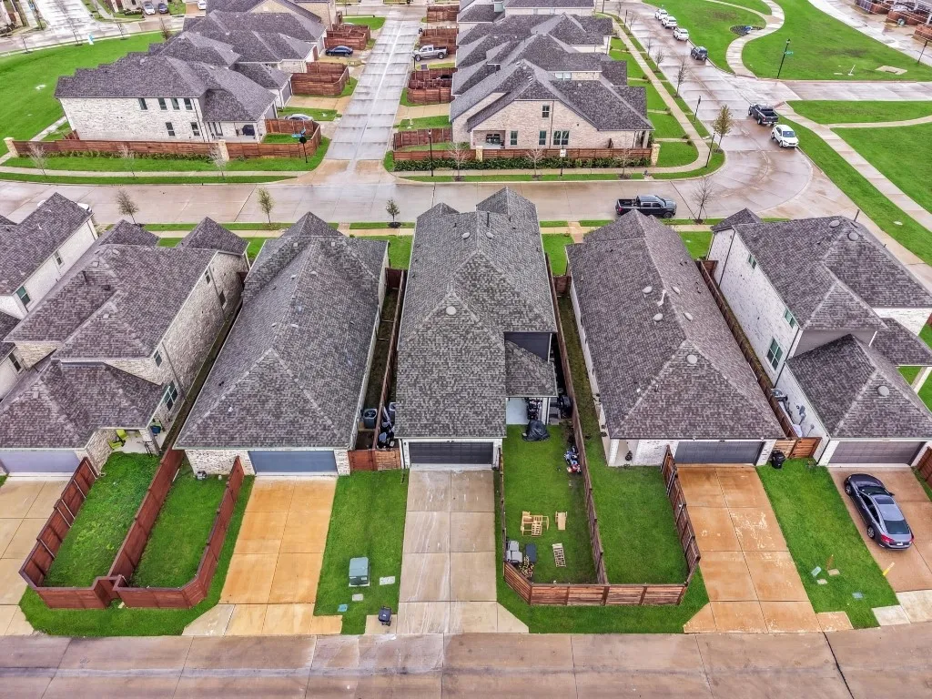 Single Family Residence For Rent in Dallas County , 1908 Twisted Tree Lane, Mesquite, Texas 75181, 4 Bedroom, 3 Bathroom, 2 Garage spaces, 2,713 Sqft, built in 2023, mls#21320665, Real Estate Agent in Mesquite, Homes For Rent in Dallas county, Homes For Rent in Mesquite, Realtor in Mesquite Texas, Real Estate Brokerage Independent Realty Texas, Luminita Cordes Realtor