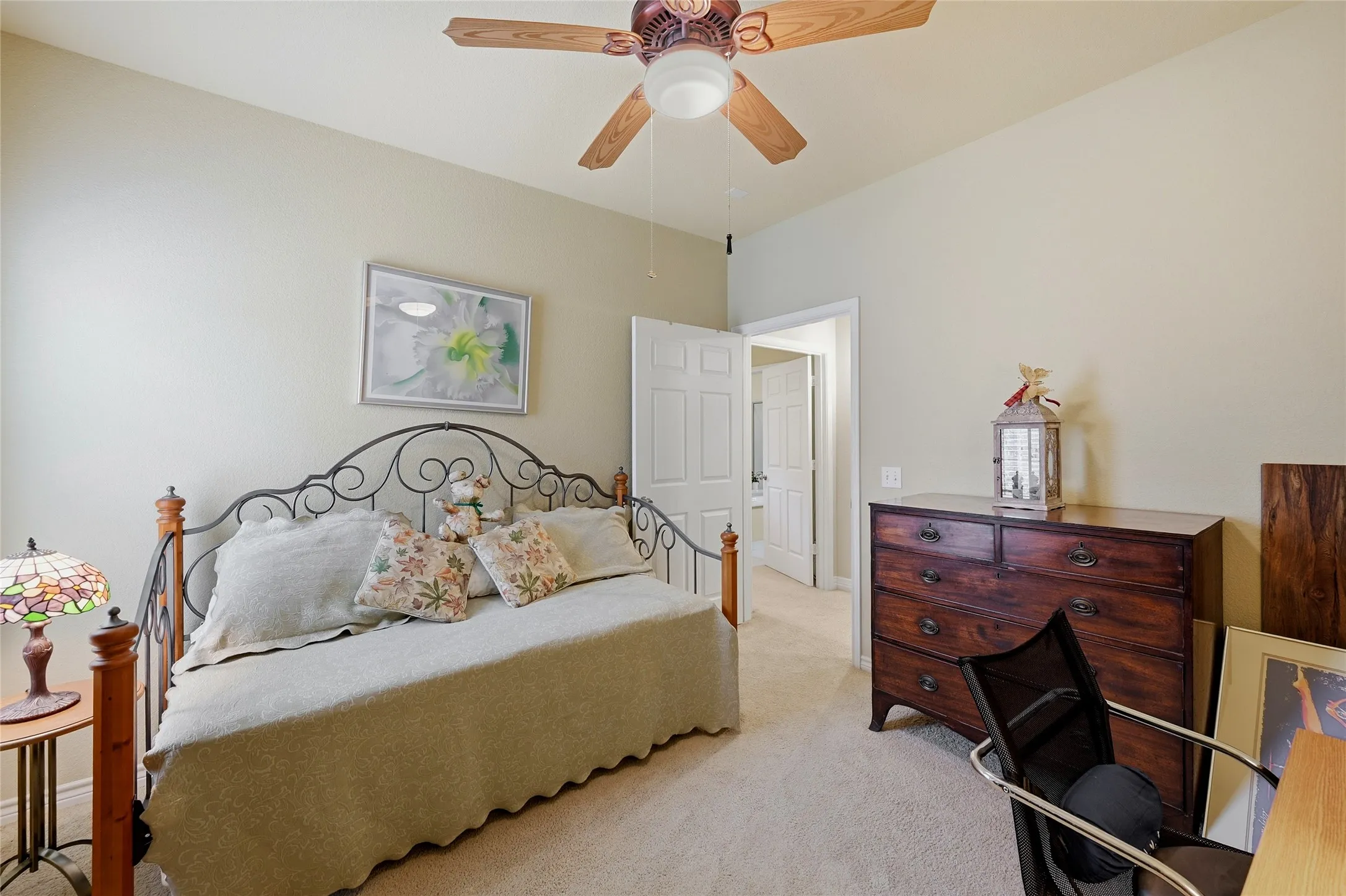 Single Family Residence For Sale in Grayson County , 35 GREENWAY Bend, Pottsboro, Texas 75076, 4 Bedrooms, 2 Bathrooms, 2 Garage spaces, 2,000 Sqft, built in 2003, Price $425,800, mls#21345759, Real Estate Agent in Pottsboro, Homes For Sale in Grayson county, Homes For Sale in Pottsboro, Realtor in Pottsboro Texas, Real Estate Brokerage Independent Realty Texas, Luminita Cordes Realtor