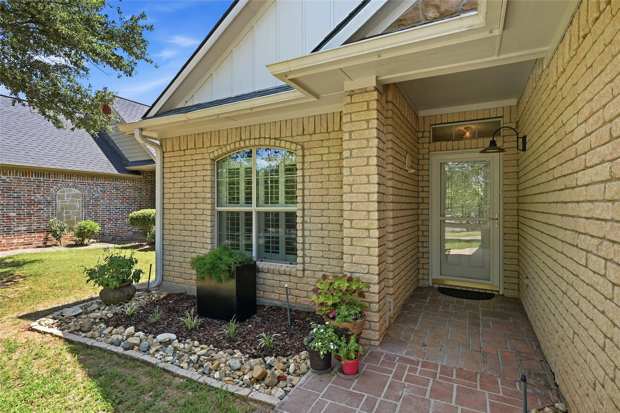 Single Family Residence For Sale in Grayson County , 35 GREENWAY Bend, Pottsboro, Texas 75076, 4 Bedrooms, 2 Bathrooms, 2 Garage spaces, 2,000 Sqft, built in 2003, Price $425,800, mls#21345759, Real Estate Agent in Pottsboro, Homes For Sale in Grayson county, Homes For Sale in Pottsboro, Realtor in Pottsboro Texas, Real Estate Brokerage Independent Realty Texas, Luminita Cordes Realtor