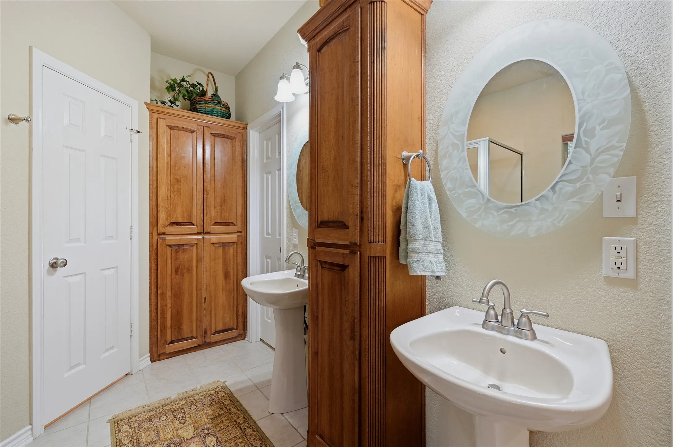 Single Family Residence For Sale in Grayson County , 35 GREENWAY Bend, Pottsboro, Texas 75076, 4 Bedrooms, 2 Bathrooms, 2 Garage spaces, 2,000 Sqft, built in 2003, Price $425,800, mls#21345759, Real Estate Agent in Pottsboro, Homes For Sale in Grayson county, Homes For Sale in Pottsboro, Realtor in Pottsboro Texas, Real Estate Brokerage Independent Realty Texas, Luminita Cordes Realtor