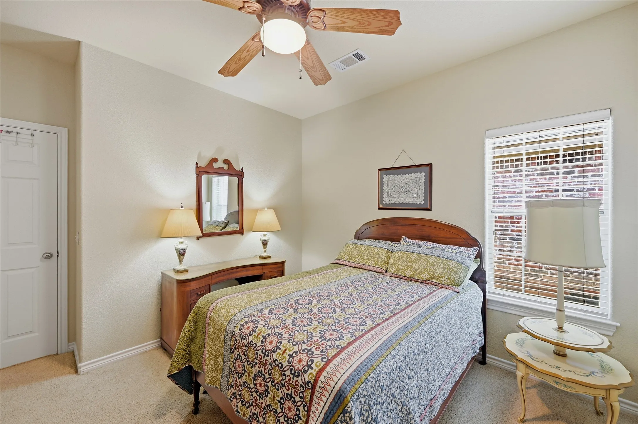 Single Family Residence For Sale in Grayson County , 35 GREENWAY Bend, Pottsboro, Texas 75076, 4 Bedrooms, 2 Bathrooms, 2 Garage spaces, 2,000 Sqft, built in 2003, Price $425,800, mls#21345759, Real Estate Agent in Pottsboro, Homes For Sale in Grayson county, Homes For Sale in Pottsboro, Realtor in Pottsboro Texas, Real Estate Brokerage Independent Realty Texas, Luminita Cordes Realtor