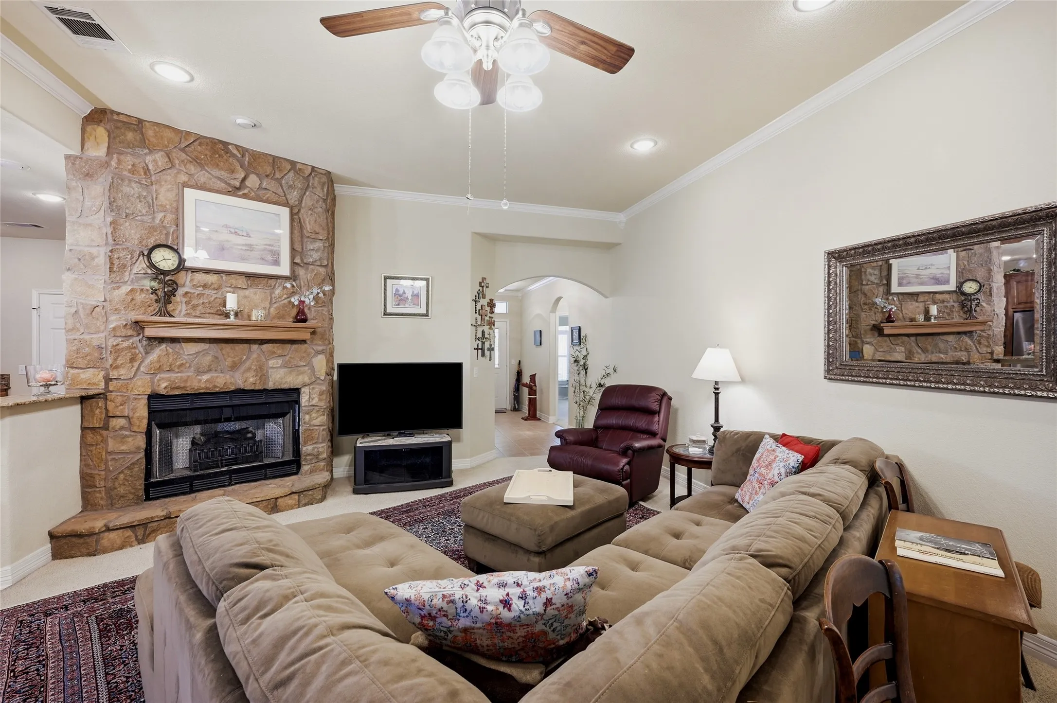 Single Family Residence For Sale in Grayson County , 35 GREENWAY Bend, Pottsboro, Texas 75076, 4 Bedrooms, 2 Bathrooms, 2 Garage spaces, 2,000 Sqft, built in 2003, Price $425,800, mls#21345759, Real Estate Agent in Pottsboro, Homes For Sale in Grayson county, Homes For Sale in Pottsboro, Realtor in Pottsboro Texas, Real Estate Brokerage Independent Realty Texas, Luminita Cordes Realtor