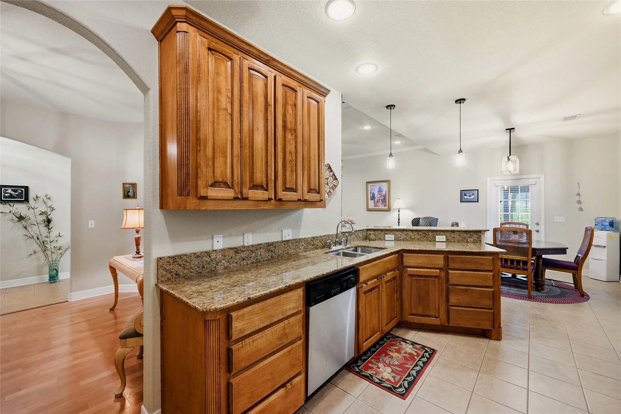 Single Family Residence For Sale in Grayson County , 35 GREENWAY Bend, Pottsboro, Texas 75076, 4 Bedrooms, 2 Bathrooms, 2 Garage spaces, 2,000 Sqft, built in 2003, Price $425,800, mls#21345759, Real Estate Agent in Pottsboro, Homes For Sale in Grayson county, Homes For Sale in Pottsboro, Realtor in Pottsboro Texas, Real Estate Brokerage Independent Realty Texas, Luminita Cordes Realtor