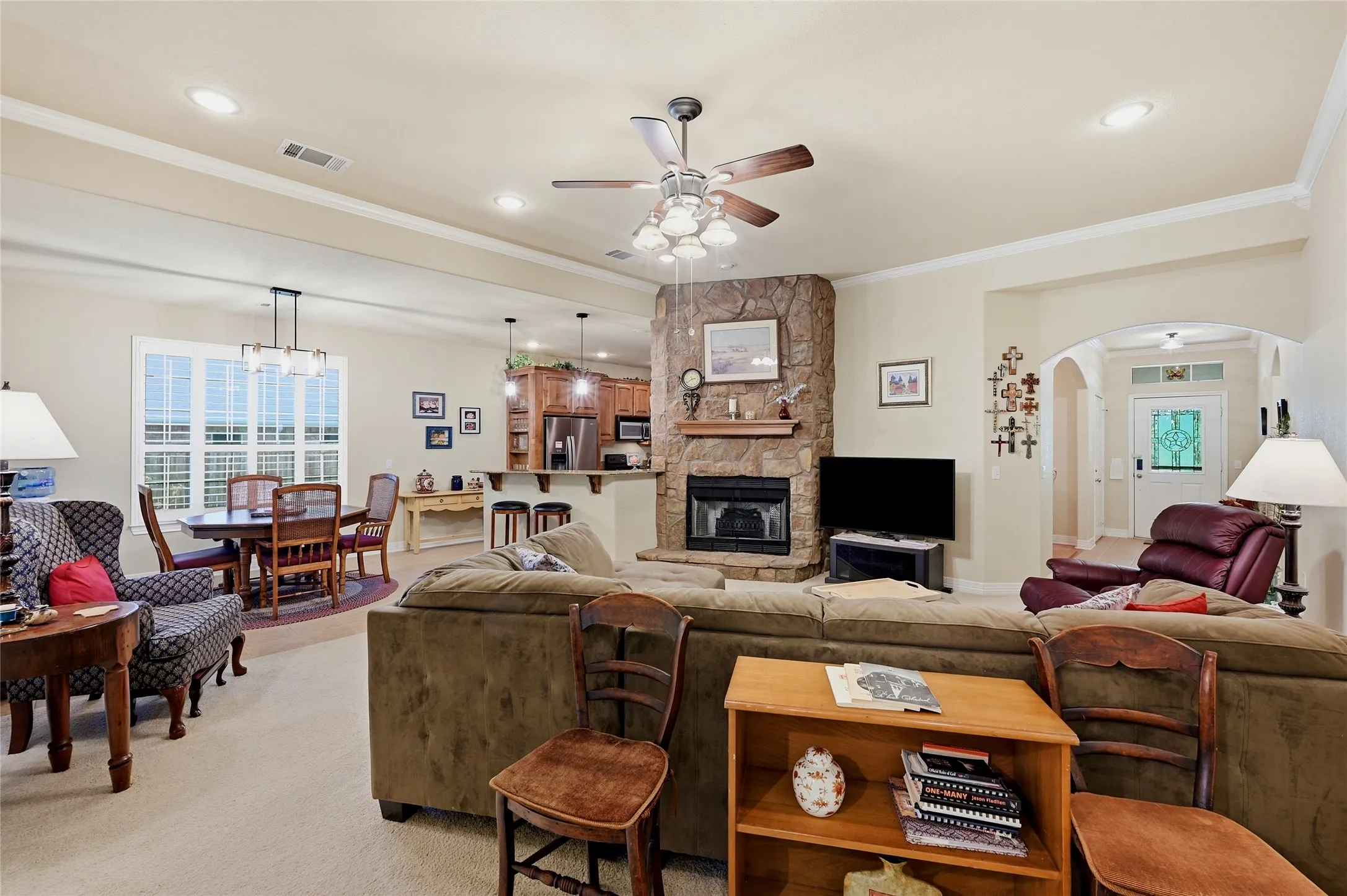 Single Family Residence For Sale in Grayson County , 35 GREENWAY Bend, Pottsboro, Texas 75076, 4 Bedrooms, 2 Bathrooms, 2 Garage spaces, 2,000 Sqft, built in 2003, Price $425,800, mls#21345759, Real Estate Agent in Pottsboro, Homes For Sale in Grayson county, Homes For Sale in Pottsboro, Realtor in Pottsboro Texas, Real Estate Brokerage Independent Realty Texas, Luminita Cordes Realtor