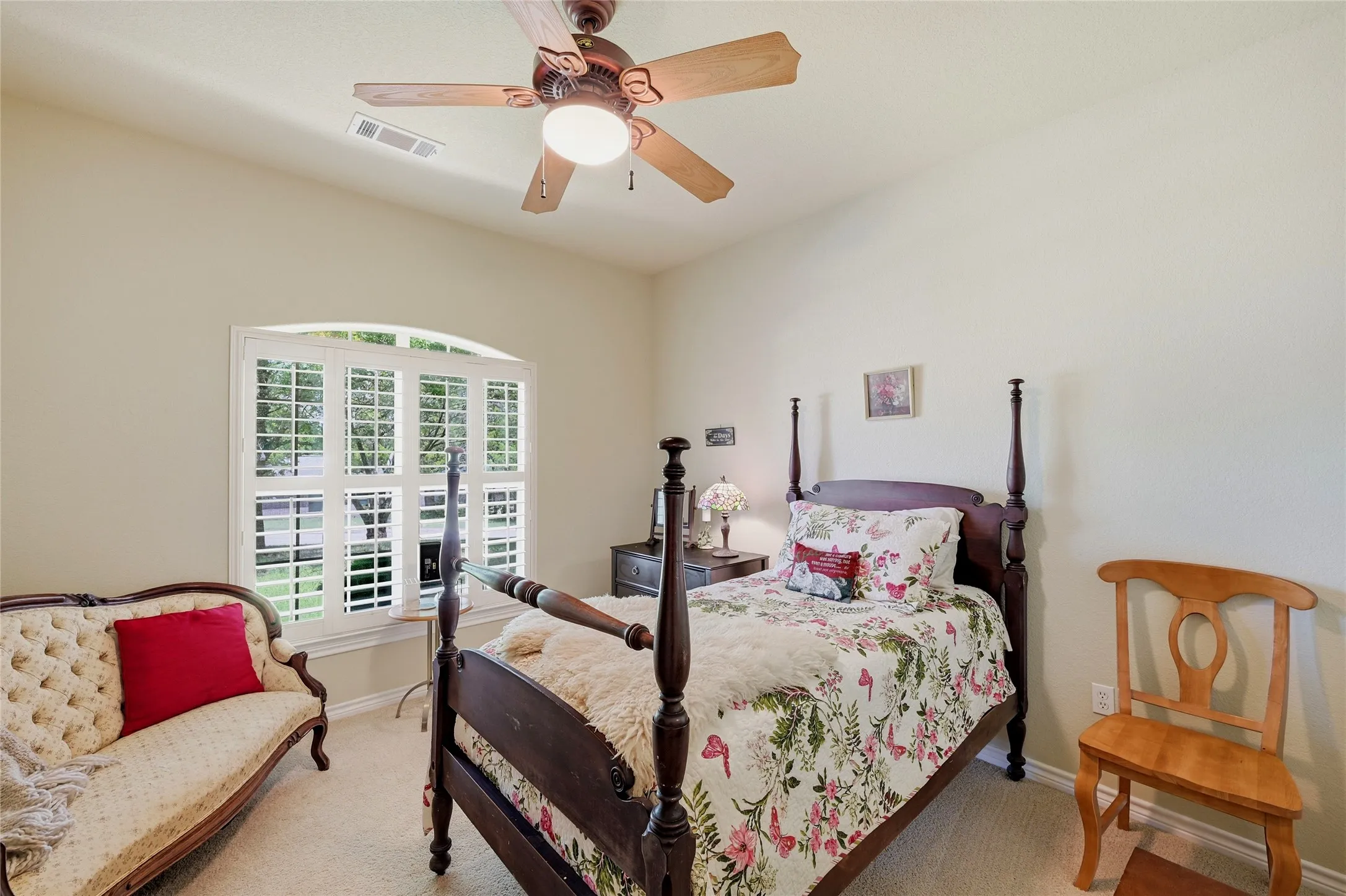 Single Family Residence For Sale in Grayson County , 35 GREENWAY Bend, Pottsboro, Texas 75076, 4 Bedrooms, 2 Bathrooms, 2 Garage spaces, 2,000 Sqft, built in 2003, Price $425,800, mls#21345759, Real Estate Agent in Pottsboro, Homes For Sale in Grayson county, Homes For Sale in Pottsboro, Realtor in Pottsboro Texas, Real Estate Brokerage Independent Realty Texas, Luminita Cordes Realtor