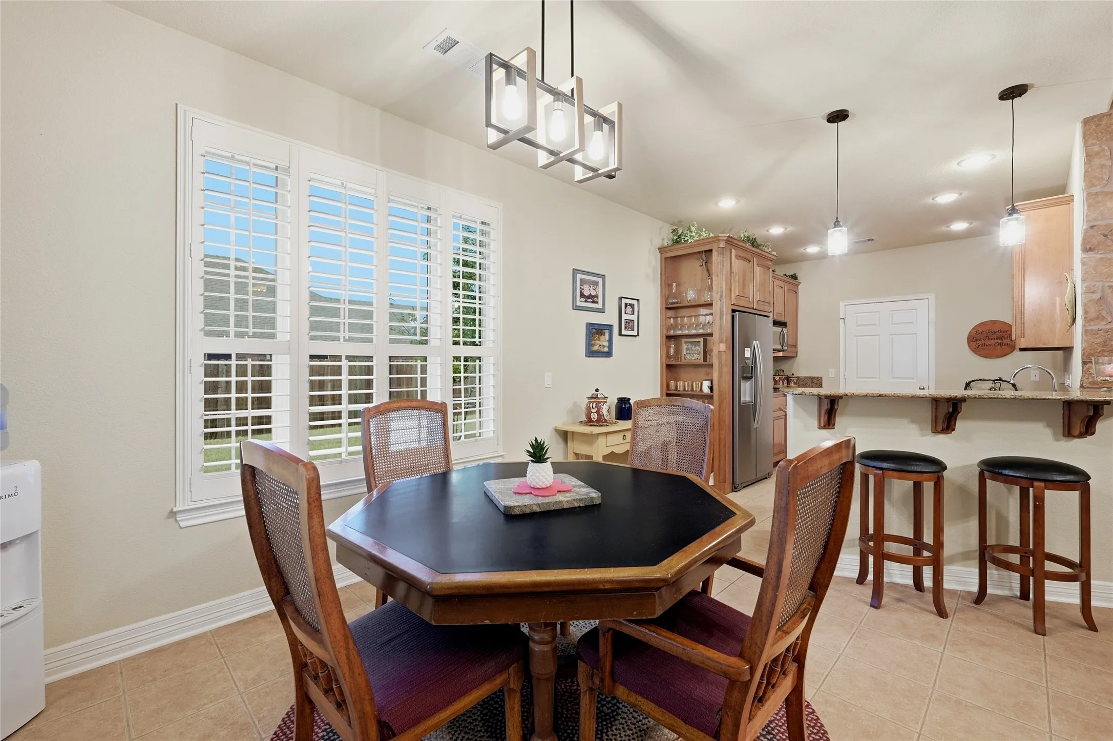 Single Family Residence For Sale in Grayson County , 35 GREENWAY Bend, Pottsboro, Texas 75076, 4 Bedrooms, 2 Bathrooms, 2 Garage spaces, 2,000 Sqft, built in 2003, Price $425,800, mls#21345759, Real Estate Agent in Pottsboro, Homes For Sale in Grayson county, Homes For Sale in Pottsboro, Realtor in Pottsboro Texas, Real Estate Brokerage Independent Realty Texas, Luminita Cordes Realtor