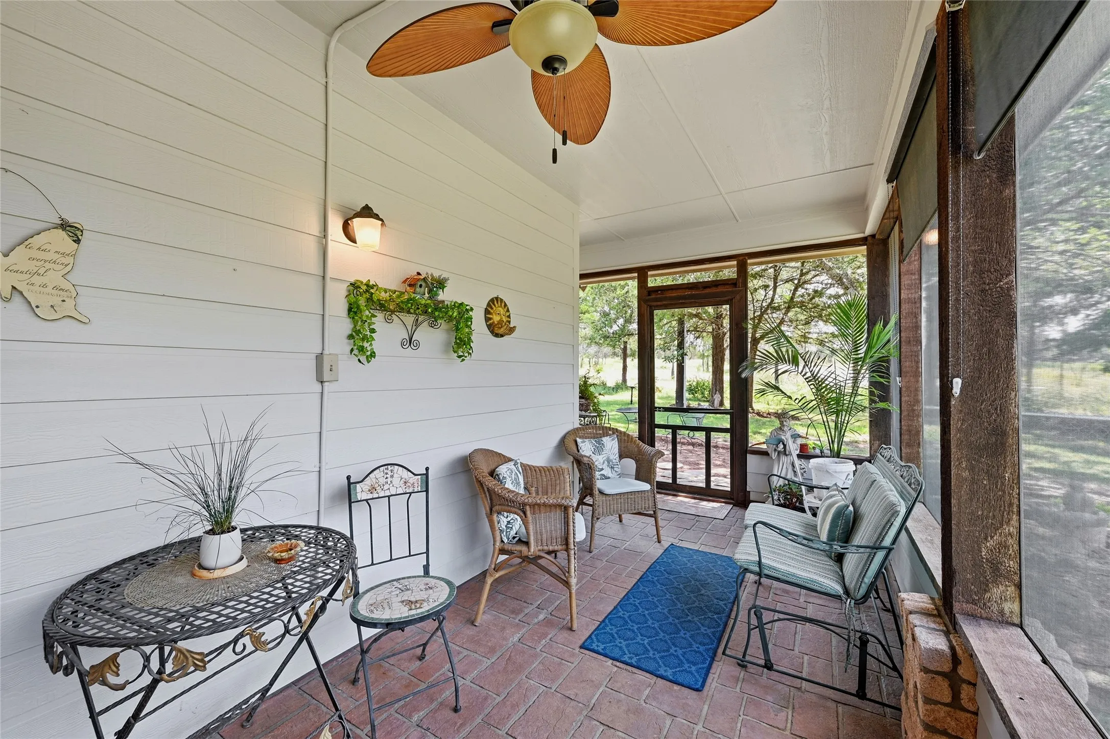 Single Family Residence For Sale in Grayson County , 35 GREENWAY Bend, Pottsboro, Texas 75076, 4 Bedrooms, 2 Bathrooms, 2 Garage spaces, 2,000 Sqft, built in 2003, Price $425,800, mls#21345759, Real Estate Agent in Pottsboro, Homes For Sale in Grayson county, Homes For Sale in Pottsboro, Realtor in Pottsboro Texas, Real Estate Brokerage Independent Realty Texas, Luminita Cordes Realtor