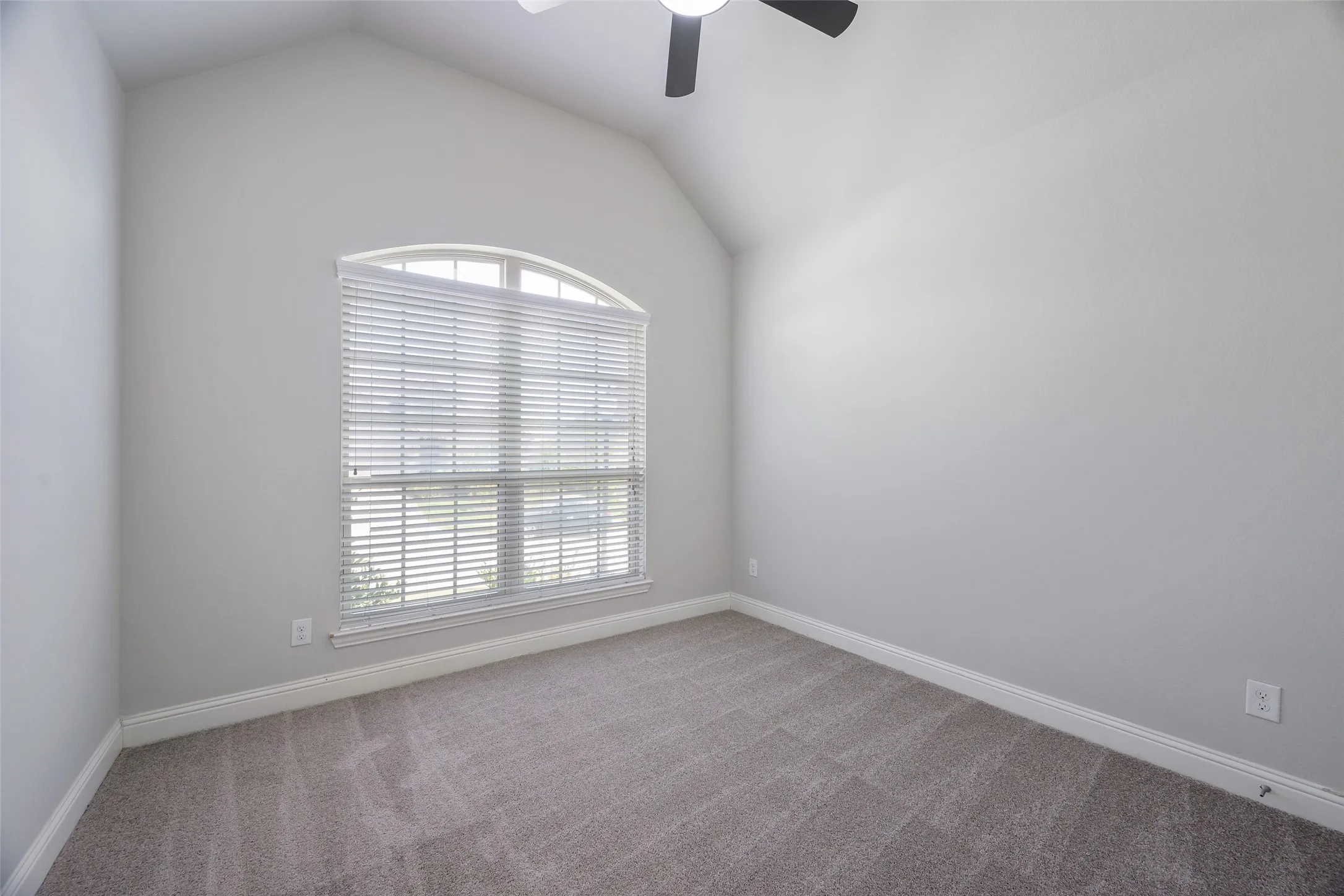 Single Family Residence For Rent in Denton County , 9724 Excursion Drive, Little Elm, Texas 75068, 5 Bedroom, 4 Bathroom, 3 Garage spaces, 3,045 Sqft, built in 2018, mls#21345918, Real Estate Agent in Little Elm, Homes For Rent in Denton county, Homes For Rent in Little Elm, Realtor in Little Elm Texas, Real Estate Brokerage Independent Realty Texas, Luminita Cordes Realtor