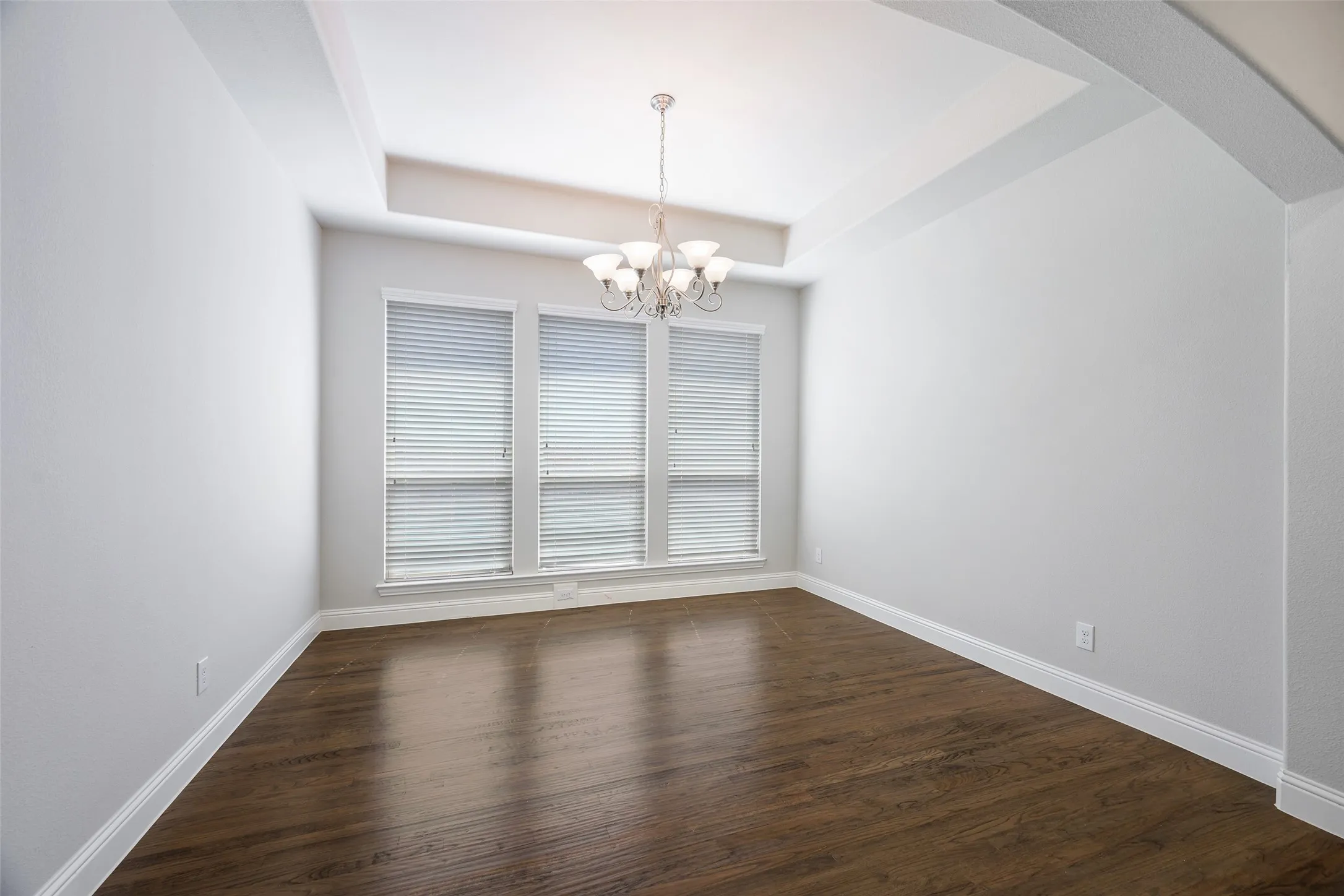 Single Family Residence For Rent in Denton County , 9724 Excursion Drive, Little Elm, Texas 75068, 5 Bedroom, 4 Bathroom, 3 Garage spaces, 3,045 Sqft, built in 2018, mls#21345918, Real Estate Agent in Little Elm, Homes For Rent in Denton county, Homes For Rent in Little Elm, Realtor in Little Elm Texas, Real Estate Brokerage Independent Realty Texas, Luminita Cordes Realtor