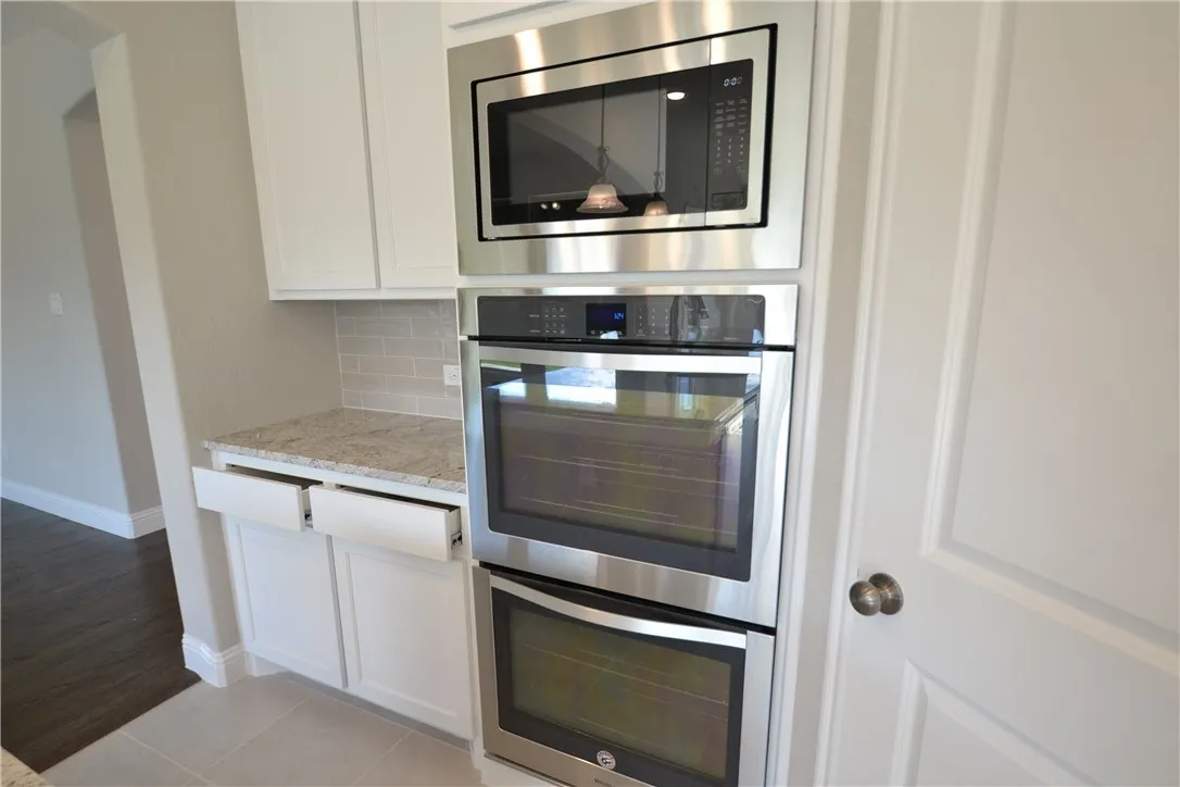 Single Family Residence For Rent in Denton County , 9724 Excursion Drive, Little Elm, Texas 75068, 5 Bedroom, 4 Bathroom, 3 Garage spaces, 3,045 Sqft, built in 2018, mls#21345918, Real Estate Agent in Little Elm, Homes For Rent in Denton county, Homes For Rent in Little Elm, Realtor in Little Elm Texas, Real Estate Brokerage Independent Realty Texas, Luminita Cordes Realtor