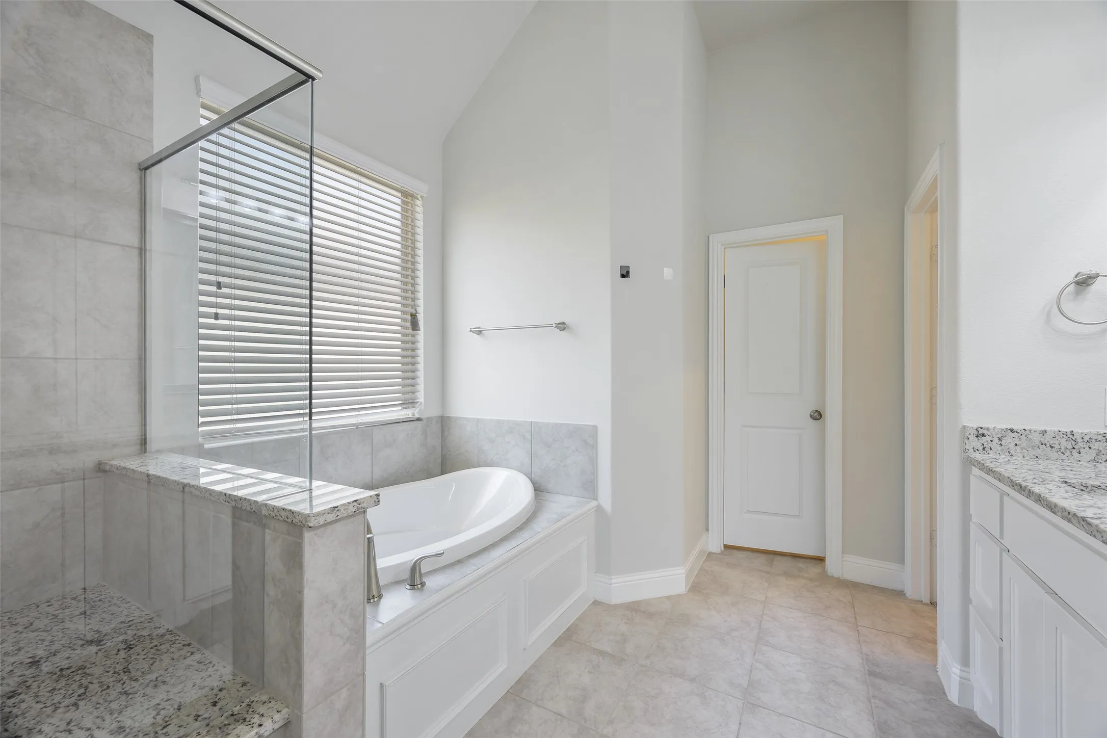 Single Family Residence For Rent in Denton County , 9724 Excursion Drive, Little Elm, Texas 75068, 5 Bedroom, 4 Bathroom, 3 Garage spaces, 3,045 Sqft, built in 2018, mls#21345918, Real Estate Agent in Little Elm, Homes For Rent in Denton county, Homes For Rent in Little Elm, Realtor in Little Elm Texas, Real Estate Brokerage Independent Realty Texas, Luminita Cordes Realtor