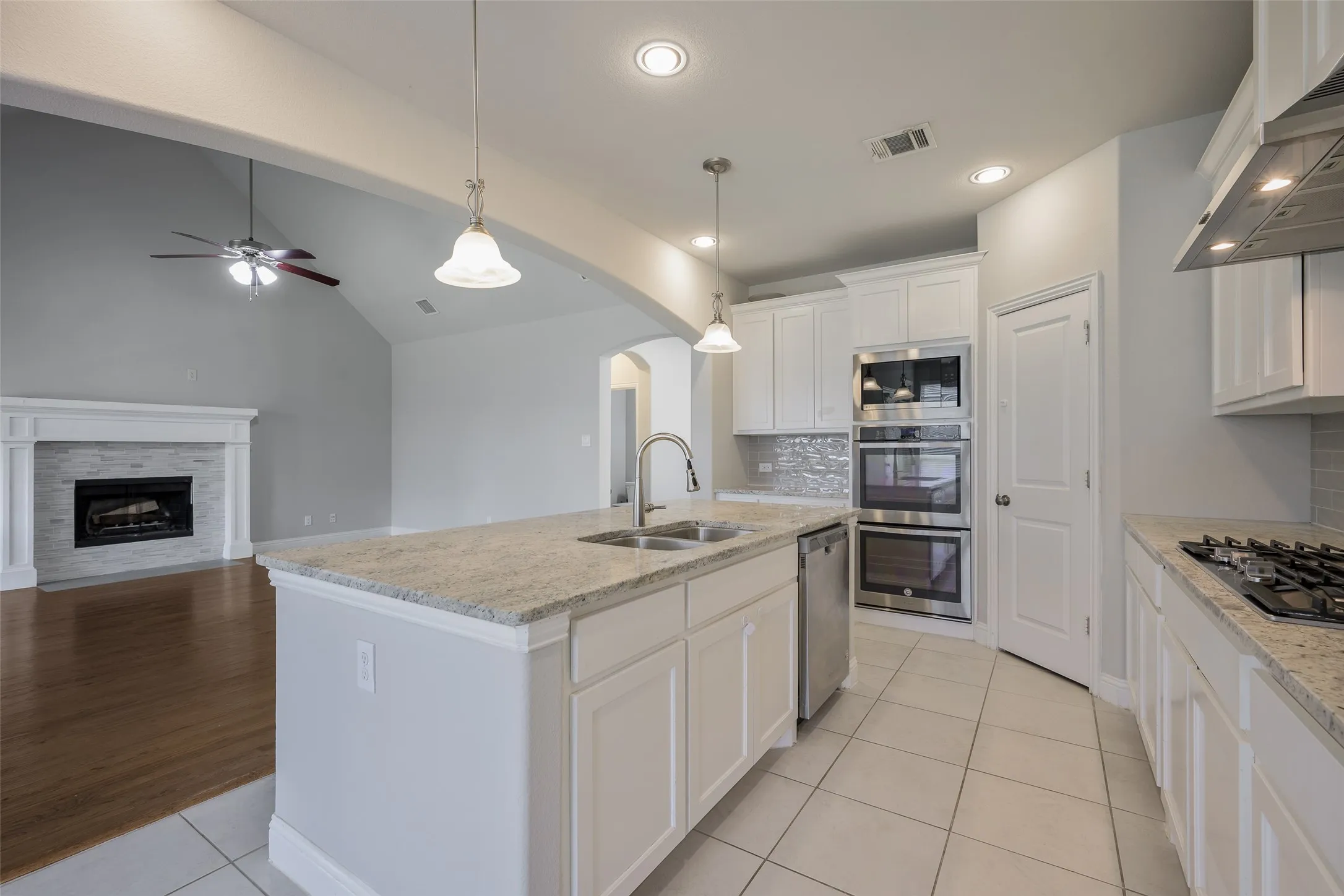 Single Family Residence For Rent in Denton County , 9724 Excursion Drive, Little Elm, Texas 75068, 5 Bedroom, 4 Bathroom, 3 Garage spaces, 3,045 Sqft, built in 2018, mls#21345918, Real Estate Agent in Little Elm, Homes For Rent in Denton county, Homes For Rent in Little Elm, Realtor in Little Elm Texas, Real Estate Brokerage Independent Realty Texas, Luminita Cordes Realtor
