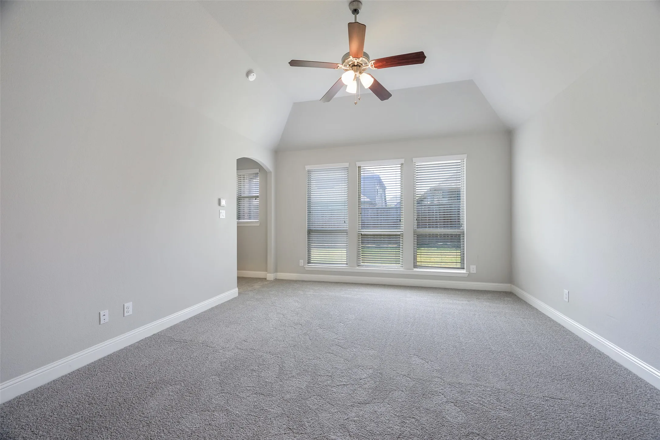 Single Family Residence For Rent in Denton County , 9724 Excursion Drive, Little Elm, Texas 75068, 5 Bedroom, 4 Bathroom, 3 Garage spaces, 3,045 Sqft, built in 2018, mls#21345918, Real Estate Agent in Little Elm, Homes For Rent in Denton county, Homes For Rent in Little Elm, Realtor in Little Elm Texas, Real Estate Brokerage Independent Realty Texas, Luminita Cordes Realtor