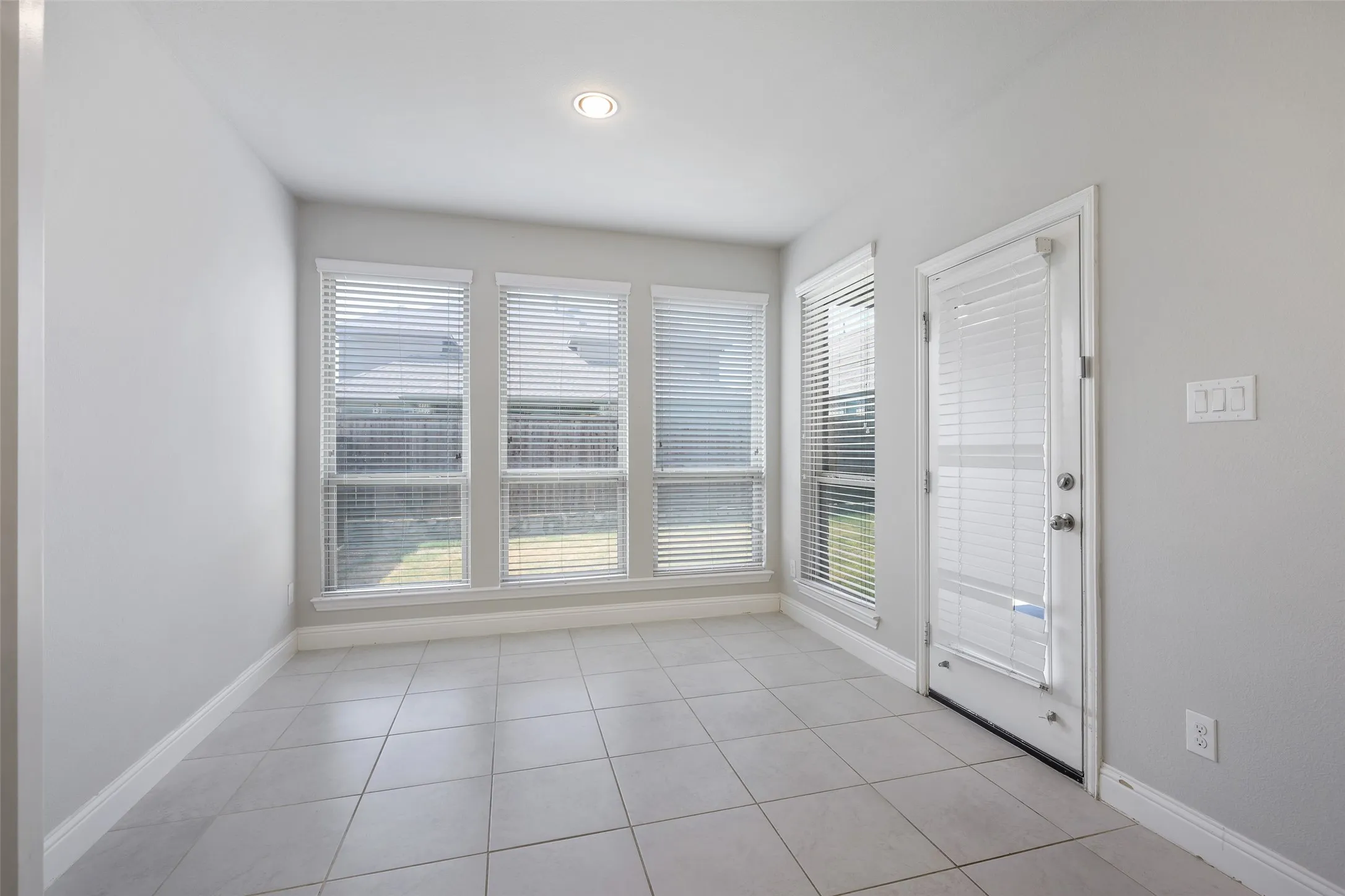 Single Family Residence For Rent in Denton County , 9724 Excursion Drive, Little Elm, Texas 75068, 5 Bedroom, 4 Bathroom, 3 Garage spaces, 3,045 Sqft, built in 2018, mls#21345918, Real Estate Agent in Little Elm, Homes For Rent in Denton county, Homes For Rent in Little Elm, Realtor in Little Elm Texas, Real Estate Brokerage Independent Realty Texas, Luminita Cordes Realtor