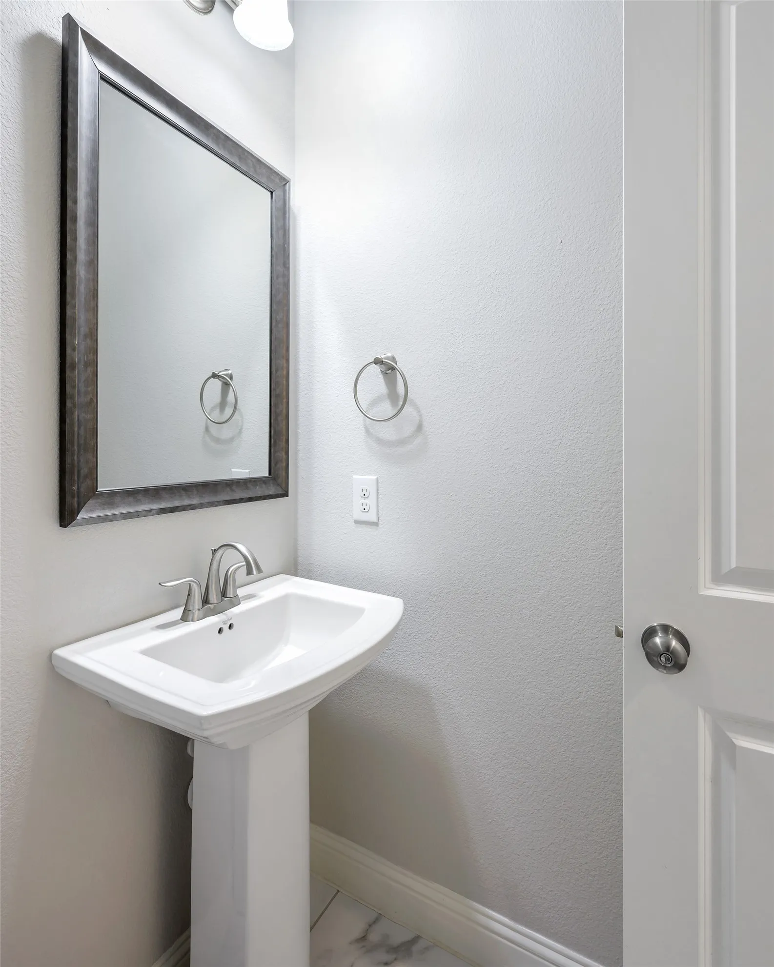 Single Family Residence For Rent in Denton County , 9724 Excursion Drive, Little Elm, Texas 75068, 5 Bedroom, 4 Bathroom, 3 Garage spaces, 3,045 Sqft, built in 2018, mls#21345918, Real Estate Agent in Little Elm, Homes For Rent in Denton county, Homes For Rent in Little Elm, Realtor in Little Elm Texas, Real Estate Brokerage Independent Realty Texas, Luminita Cordes Realtor