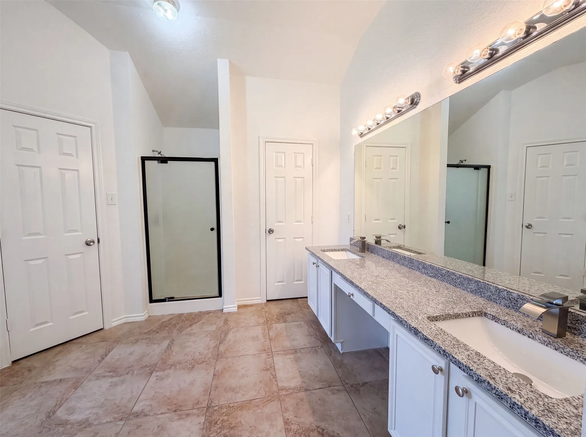 Single Family Residence For Sale in Johnson County , 825 Adams Drive, Burleson, Texas 76028, 3 Bedroom, 2 Bathroom, 2 Garage spaces, 2,342 Sqft, built in 2002, mls#21345914, Real Estate Agent in Burleson, Homes For Sale in Johnson county, Homes For Sale in Burleson, Realtor in Burleson Texas, Real Estate Brokerage Independent Realty Texas, Luminita Cordes Realtor