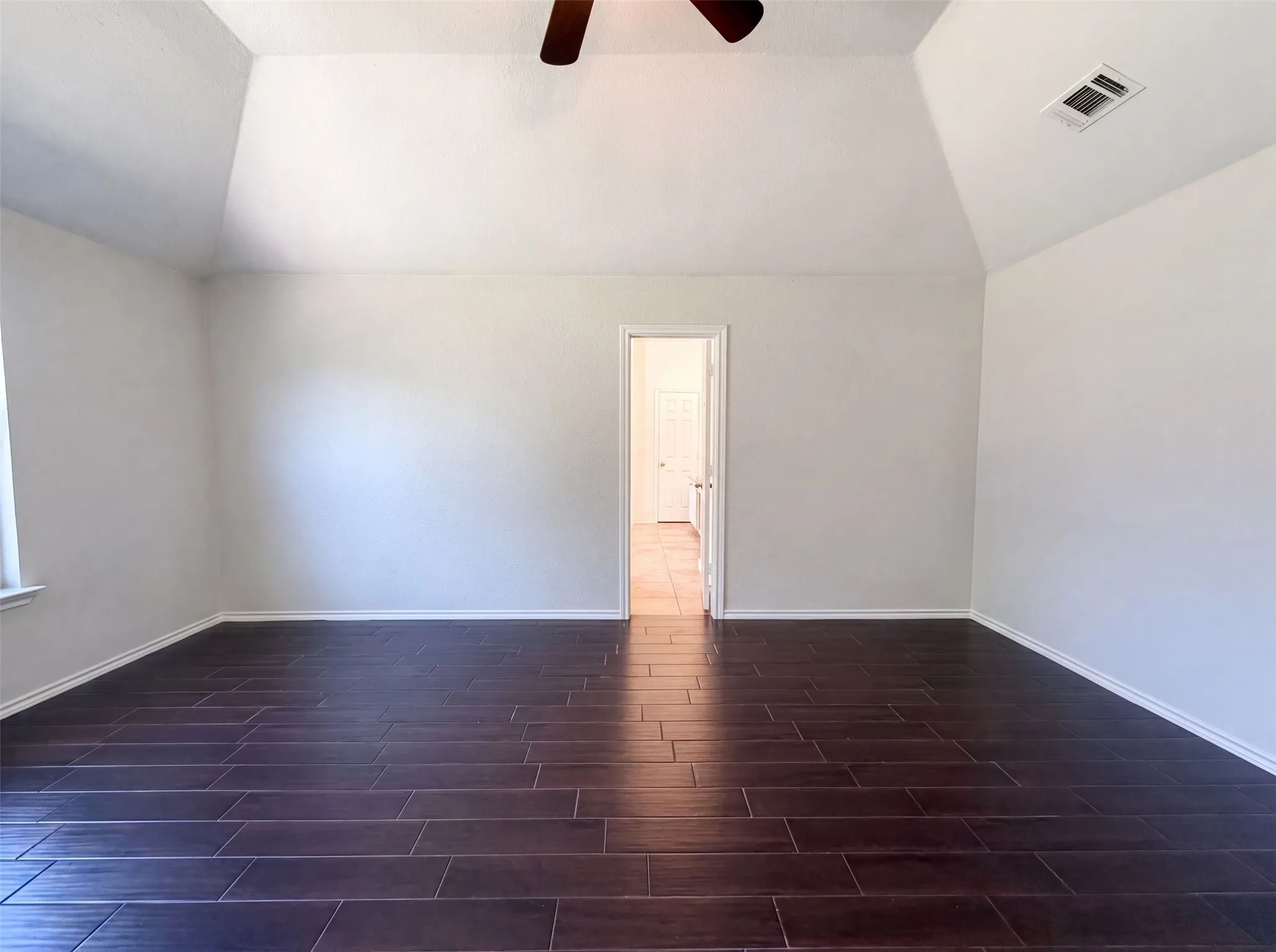 Single Family Residence For Sale in Johnson County , 825 Adams Drive, Burleson, Texas 76028, 3 Bedroom, 2 Bathroom, 2 Garage spaces, 2,342 Sqft, built in 2002, mls#21345914, Real Estate Agent in Burleson, Homes For Sale in Johnson county, Homes For Sale in Burleson, Realtor in Burleson Texas, Real Estate Brokerage Independent Realty Texas, Luminita Cordes Realtor