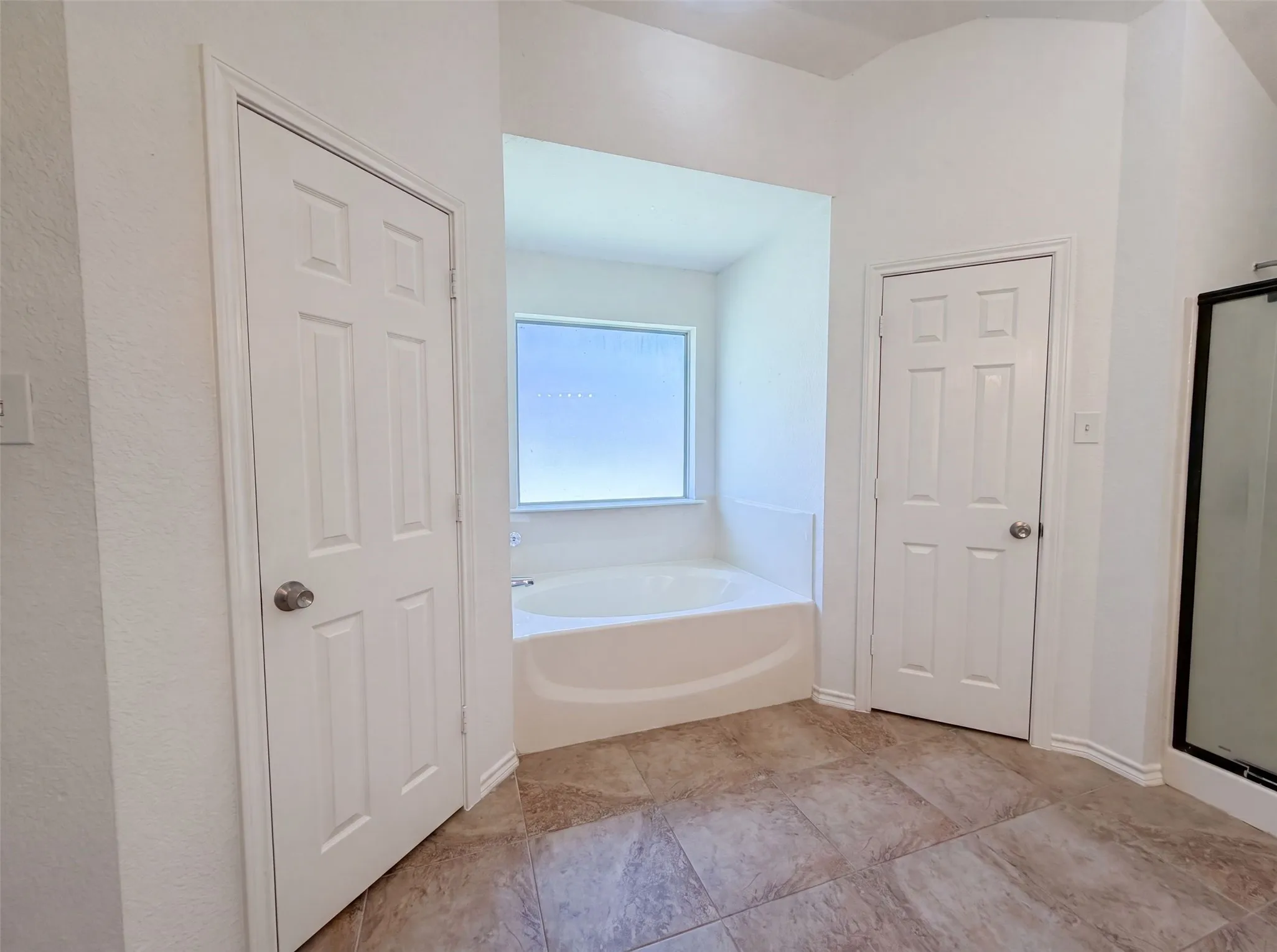 Single Family Residence For Sale in Johnson County , 825 Adams Drive, Burleson, Texas 76028, 3 Bedroom, 2 Bathroom, 2 Garage spaces, 2,342 Sqft, built in 2002, mls#21345914, Real Estate Agent in Burleson, Homes For Sale in Johnson county, Homes For Sale in Burleson, Realtor in Burleson Texas, Real Estate Brokerage Independent Realty Texas, Luminita Cordes Realtor