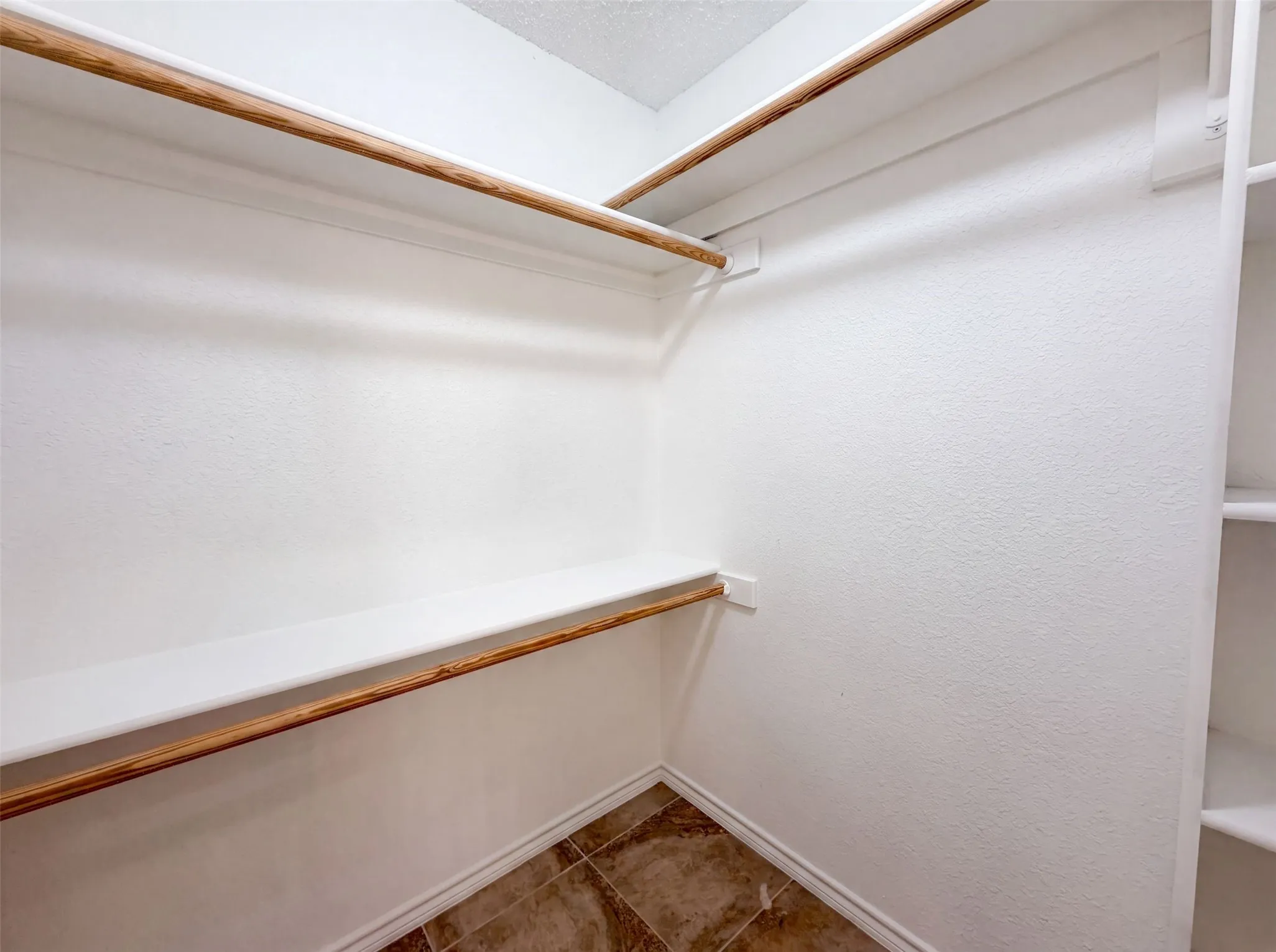 Single Family Residence For Sale in Johnson County , 825 Adams Drive, Burleson, Texas 76028, 3 Bedroom, 2 Bathroom, 2 Garage spaces, 2,342 Sqft, built in 2002, mls#21345914, Real Estate Agent in Burleson, Homes For Sale in Johnson county, Homes For Sale in Burleson, Realtor in Burleson Texas, Real Estate Brokerage Independent Realty Texas, Luminita Cordes Realtor