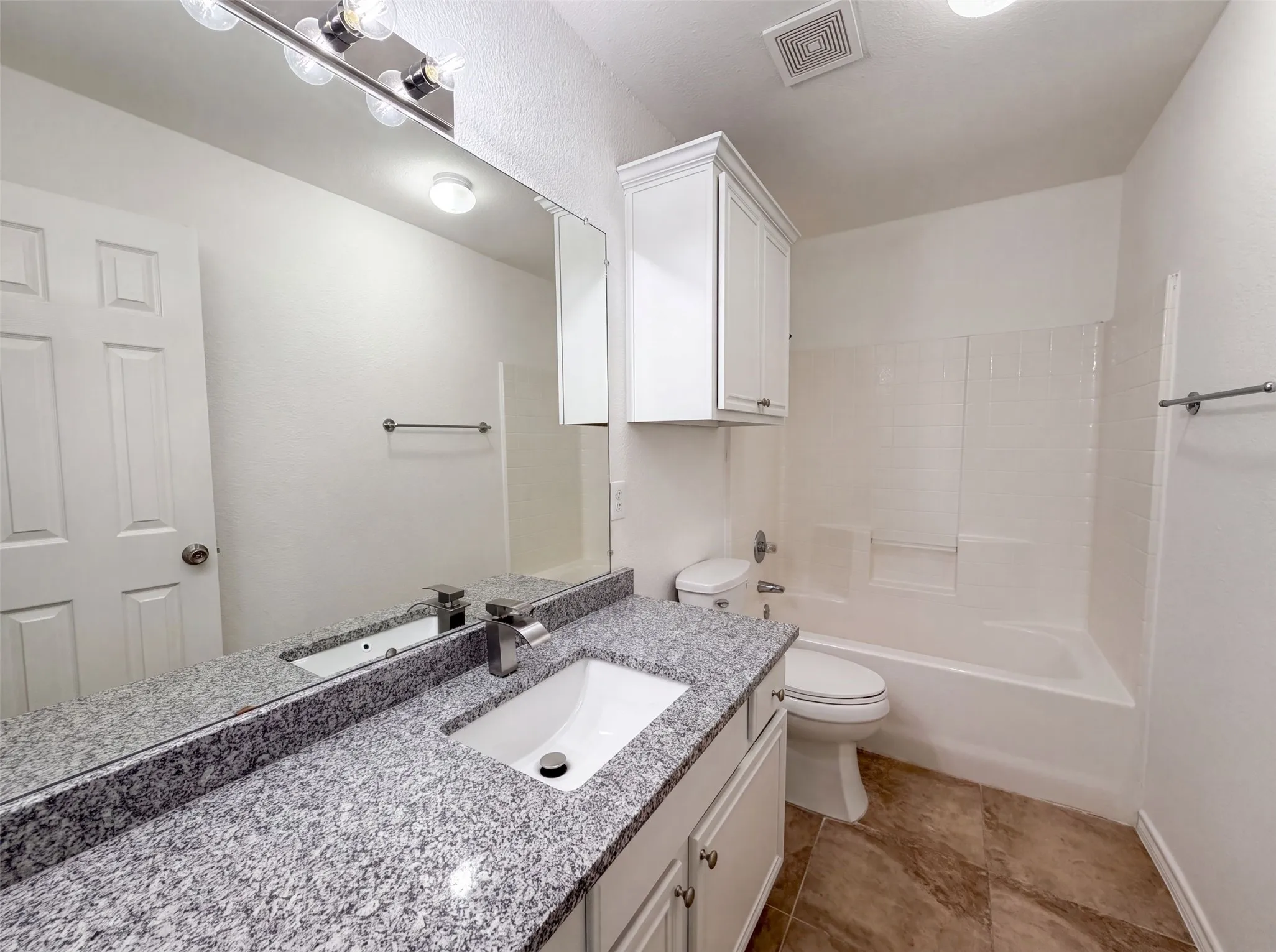 Single Family Residence For Sale in Johnson County , 825 Adams Drive, Burleson, Texas 76028, 3 Bedroom, 2 Bathroom, 2 Garage spaces, 2,342 Sqft, built in 2002, mls#21345914, Real Estate Agent in Burleson, Homes For Sale in Johnson county, Homes For Sale in Burleson, Realtor in Burleson Texas, Real Estate Brokerage Independent Realty Texas, Luminita Cordes Realtor