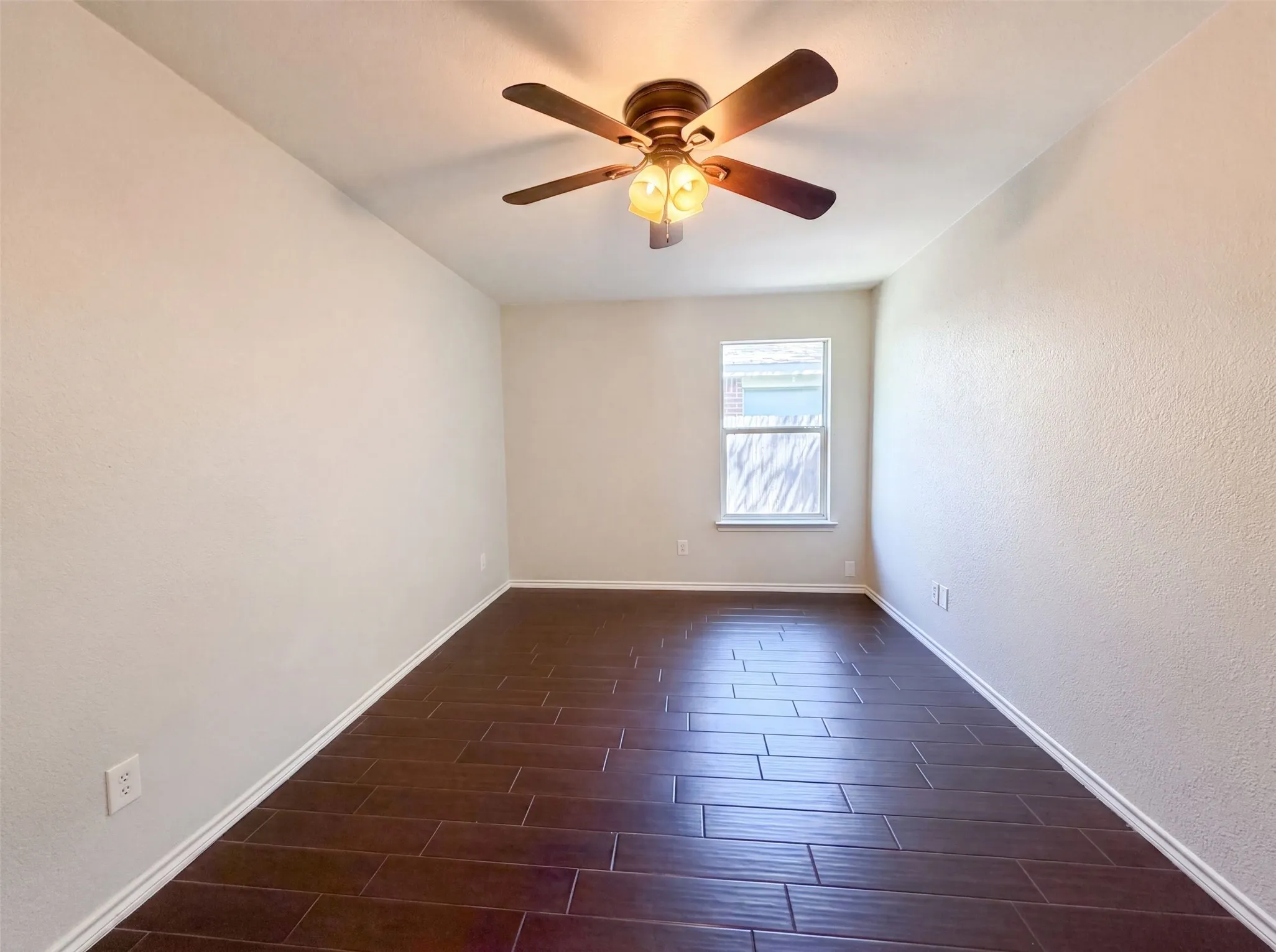 Single Family Residence For Sale in Johnson County , 825 Adams Drive, Burleson, Texas 76028, 3 Bedroom, 2 Bathroom, 2 Garage spaces, 2,342 Sqft, built in 2002, mls#21345914, Real Estate Agent in Burleson, Homes For Sale in Johnson county, Homes For Sale in Burleson, Realtor in Burleson Texas, Real Estate Brokerage Independent Realty Texas, Luminita Cordes Realtor