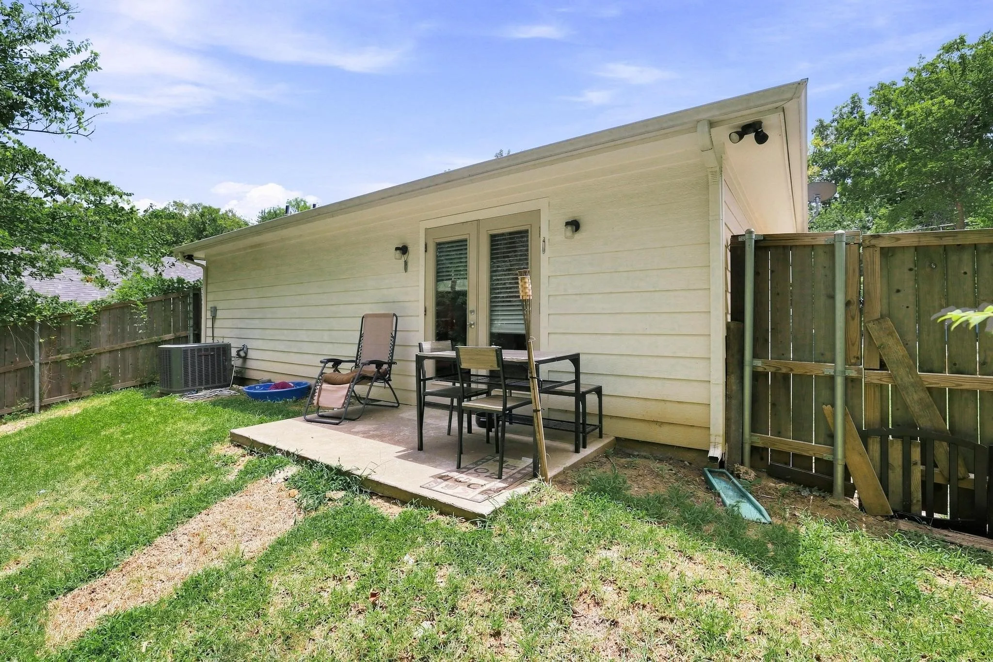 Single Family Residence For Sale in Grayson County , 517 E Hanna Street, Denison, Texas 75021, 3 Bedroom, 2 Bathroom, Garage spaces, 1,332 Sqft, built in 2020, mls#21340870, Real Estate Agent in Denison, Homes For Sale in Grayson county, Homes For Sale in Denison, Realtor in Denison Texas, Real Estate Brokerage Independent Realty Texas, Luminita Cordes Realtor