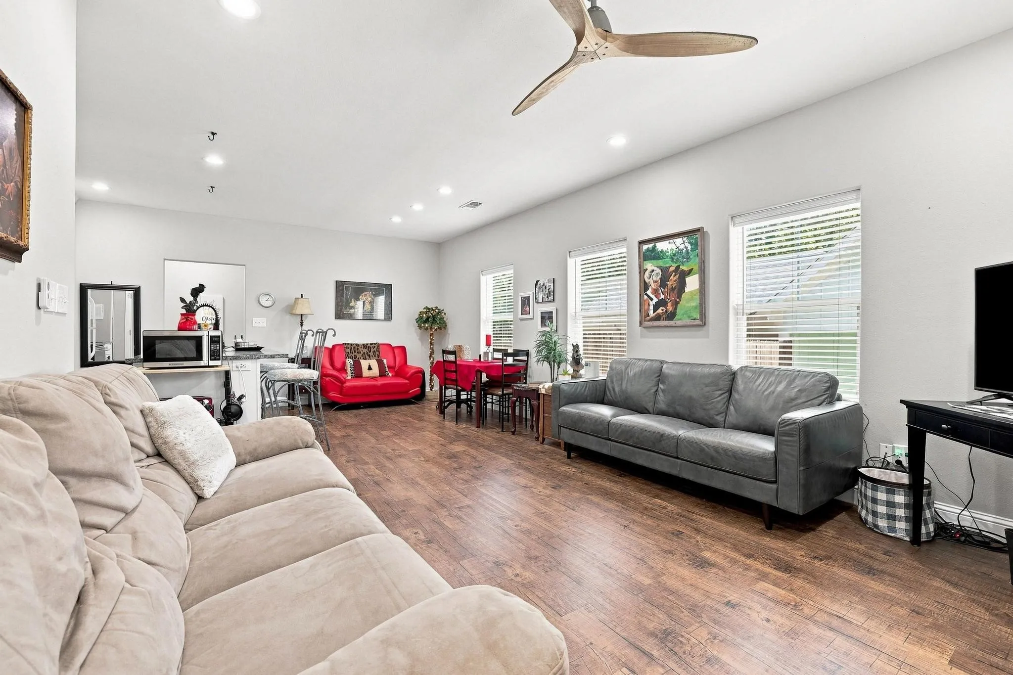 Single Family Residence For Sale in Grayson County , 517 E Hanna Street, Denison, Texas 75021, 3 Bedroom, 2 Bathroom, Garage spaces, 1,332 Sqft, built in 2020, mls#21340870, Real Estate Agent in Denison, Homes For Sale in Grayson county, Homes For Sale in Denison, Realtor in Denison Texas, Real Estate Brokerage Independent Realty Texas, Luminita Cordes Realtor