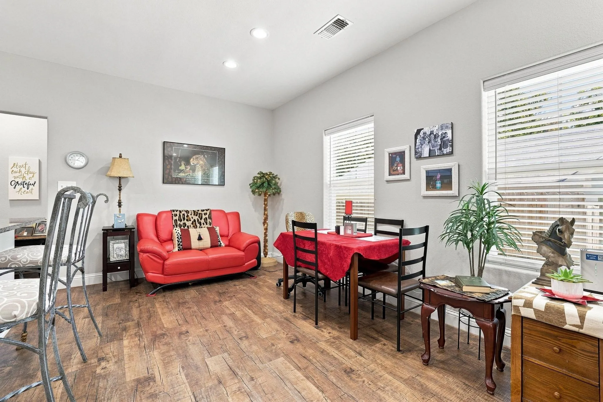 Single Family Residence For Sale in Grayson County , 517 E Hanna Street, Denison, Texas 75021, 3 Bedroom, 2 Bathroom, Garage spaces, 1,332 Sqft, built in 2020, mls#21340870, Real Estate Agent in Denison, Homes For Sale in Grayson county, Homes For Sale in Denison, Realtor in Denison Texas, Real Estate Brokerage Independent Realty Texas, Luminita Cordes Realtor