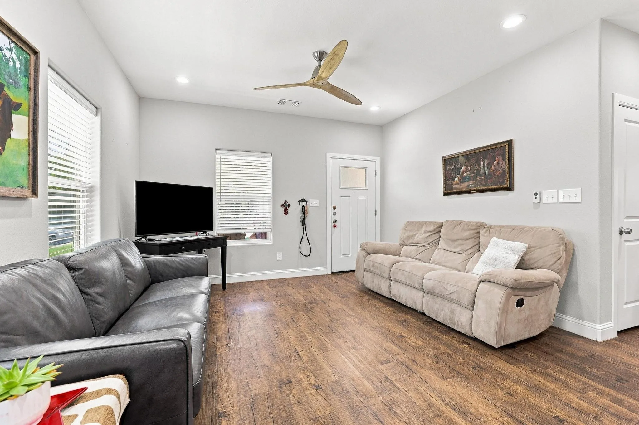 Single Family Residence For Sale in Grayson County , 517 E Hanna Street, Denison, Texas 75021, 3 Bedroom, 2 Bathroom, Garage spaces, 1,332 Sqft, built in 2020, mls#21340870, Real Estate Agent in Denison, Homes For Sale in Grayson county, Homes For Sale in Denison, Realtor in Denison Texas, Real Estate Brokerage Independent Realty Texas, Luminita Cordes Realtor