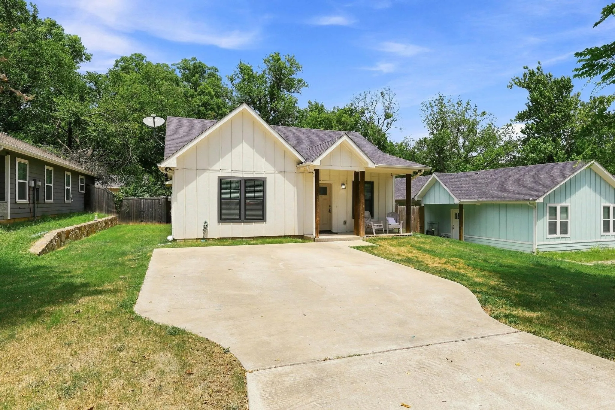 Single Family Residence For Sale in Grayson County , 517 E Hanna Street, Denison, Texas 75021, 3 Bedroom, 2 Bathroom, Garage spaces, 1,332 Sqft, built in 2020, mls#21340870, Real Estate Agent in Denison, Homes For Sale in Grayson county, Homes For Sale in Denison, Realtor in Denison Texas, Real Estate Brokerage Independent Realty Texas, Luminita Cordes Realtor