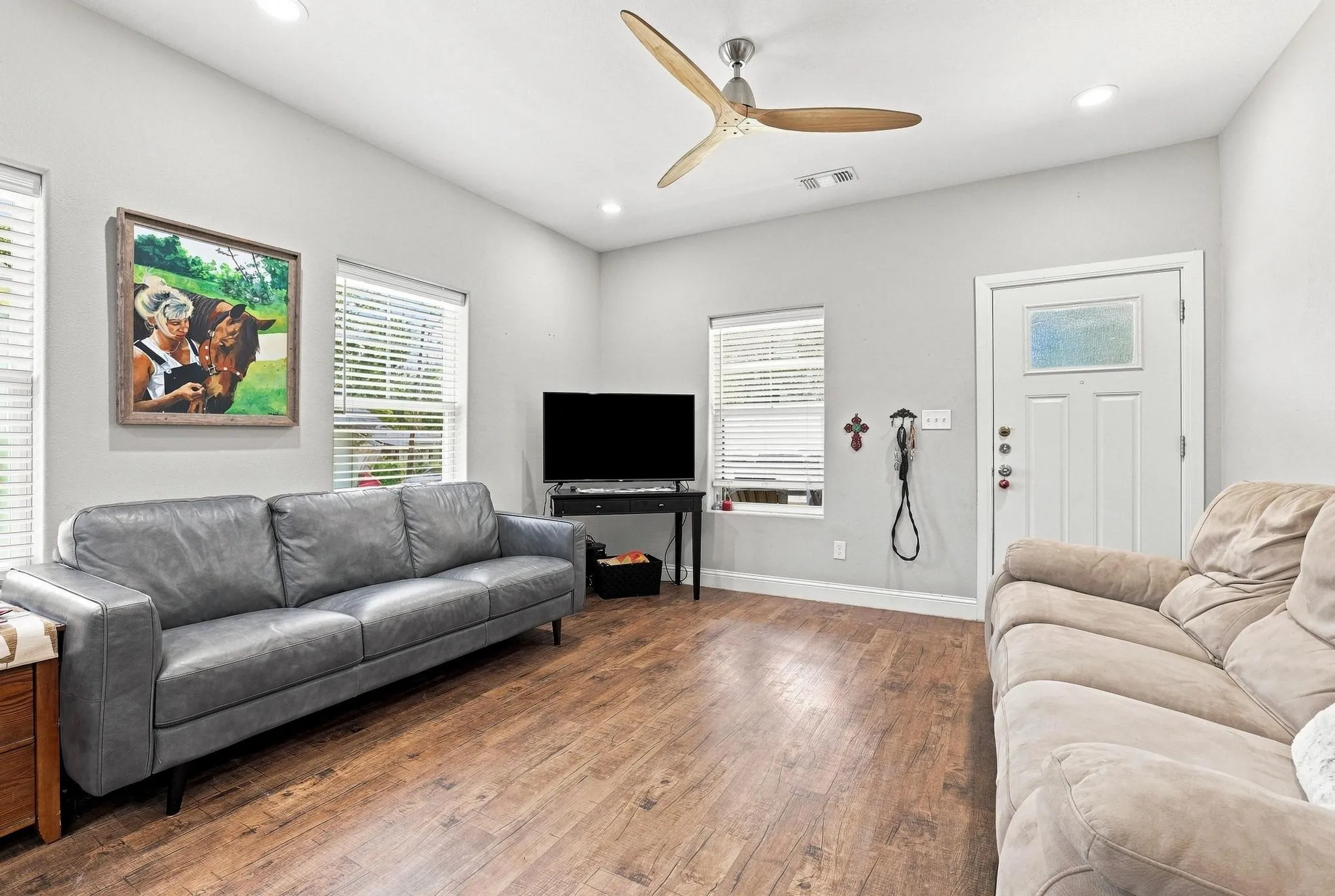 Single Family Residence For Sale in Grayson County , 517 E Hanna Street, Denison, Texas 75021, 3 Bedroom, 2 Bathroom, Garage spaces, 1,332 Sqft, built in 2020, mls#21340870, Real Estate Agent in Denison, Homes For Sale in Grayson county, Homes For Sale in Denison, Realtor in Denison Texas, Real Estate Brokerage Independent Realty Texas, Luminita Cordes Realtor