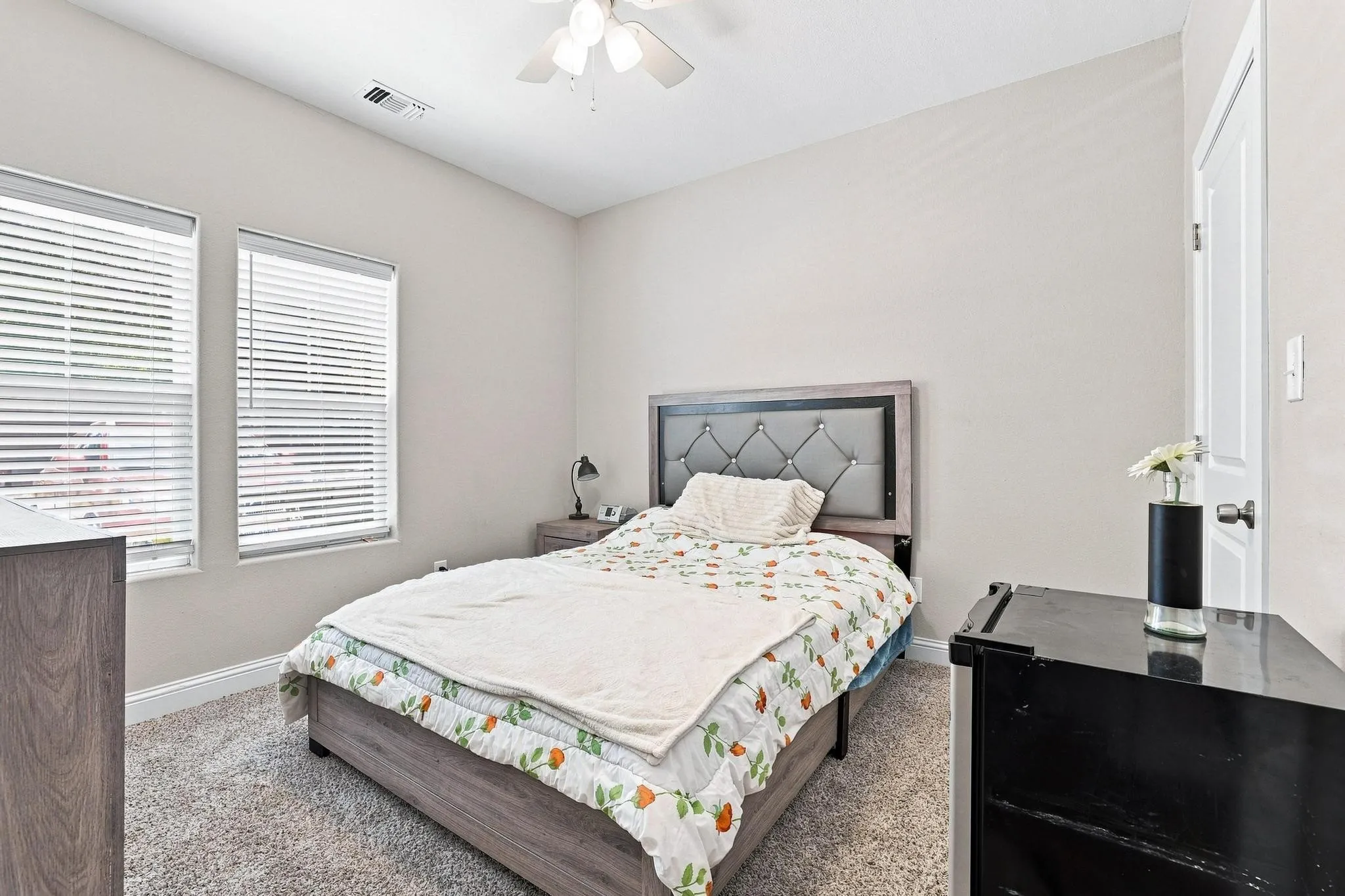 Single Family Residence For Sale in Grayson County , 517 E Hanna Street, Denison, Texas 75021, 3 Bedroom, 2 Bathroom, Garage spaces, 1,332 Sqft, built in 2020, mls#21340870, Real Estate Agent in Denison, Homes For Sale in Grayson county, Homes For Sale in Denison, Realtor in Denison Texas, Real Estate Brokerage Independent Realty Texas, Luminita Cordes Realtor