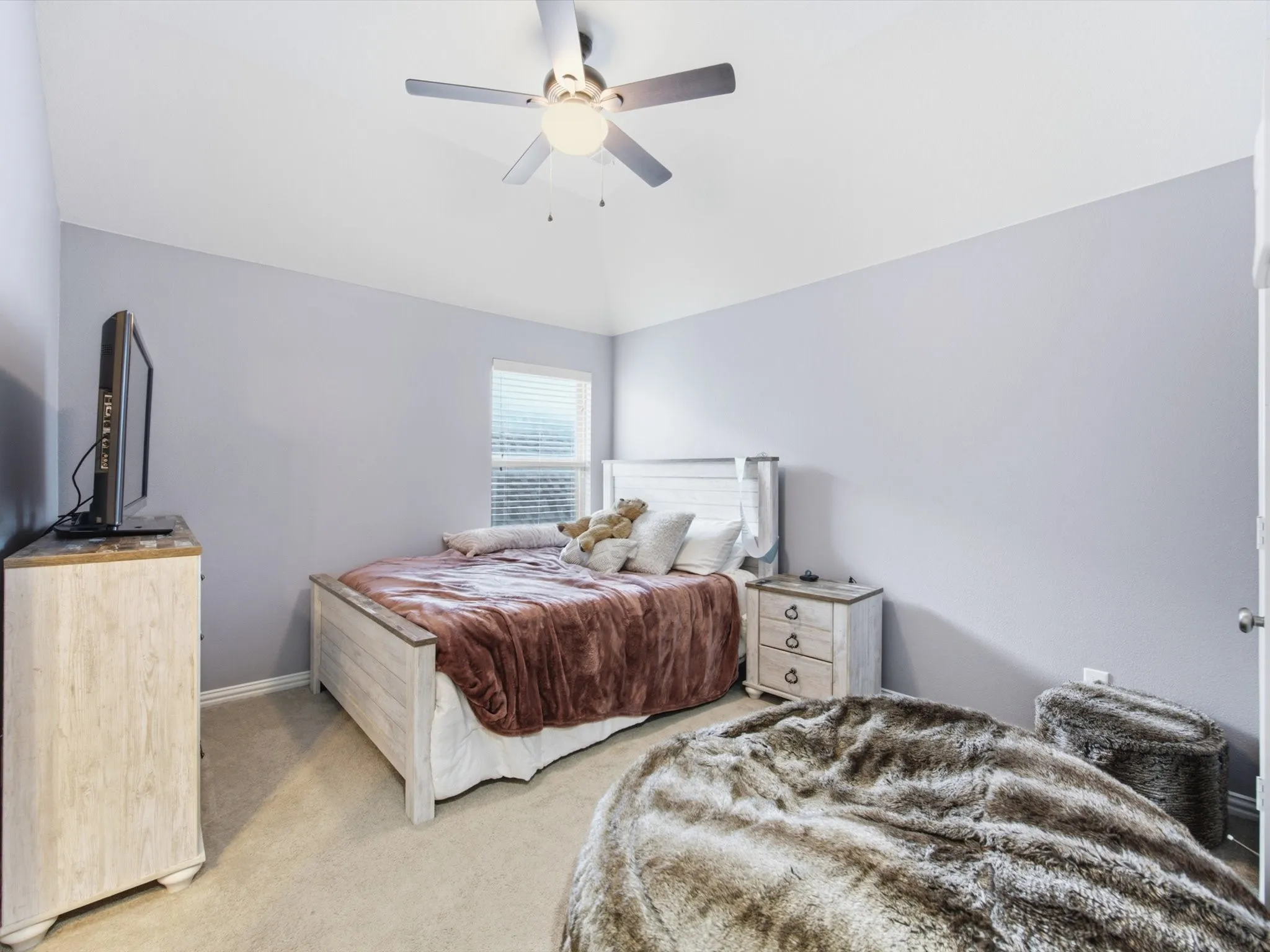 Interior room featuring vaulted ceilings and neutral wall paint